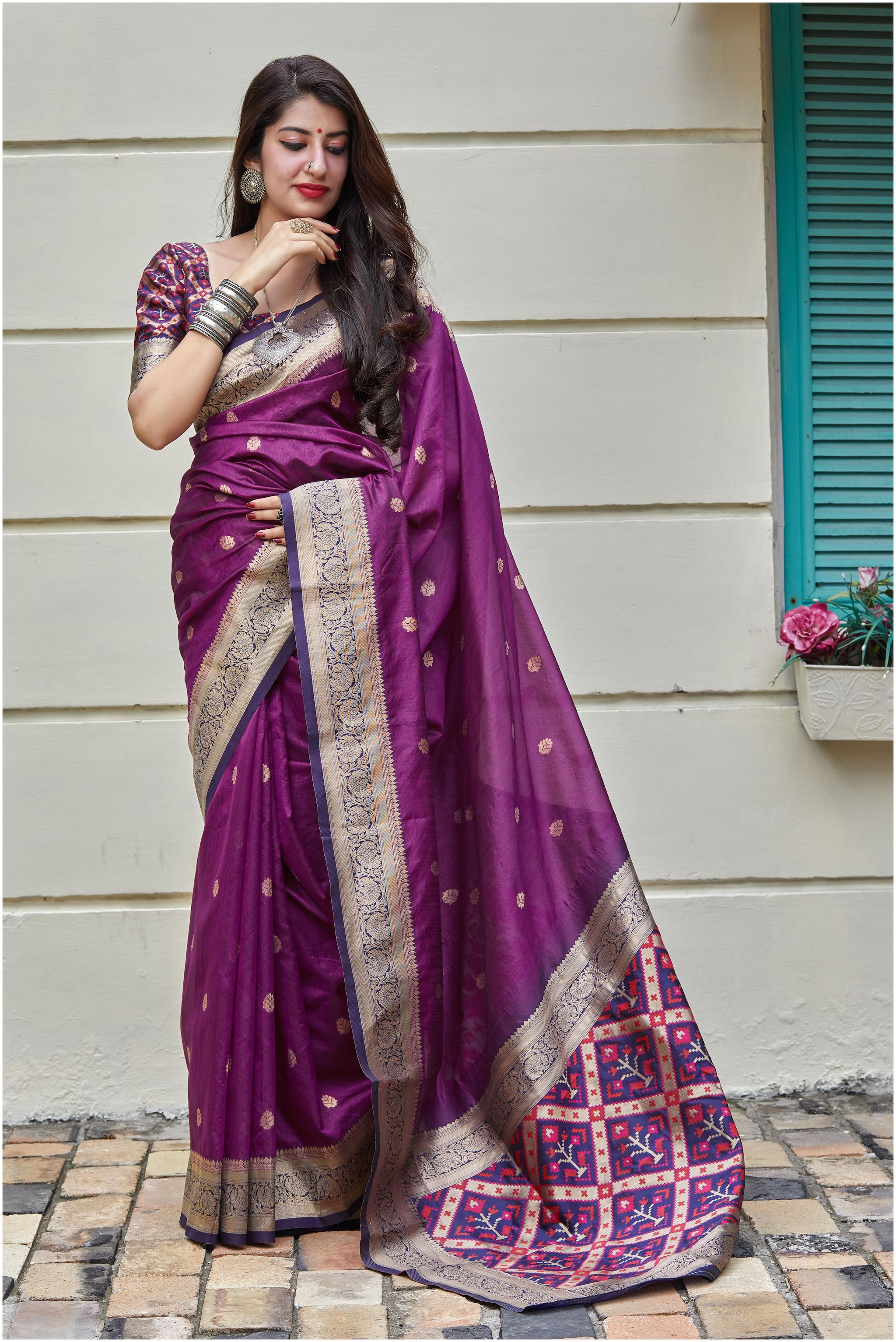 

Manohari Jacquard Woven Purple Color Saree with Blouse