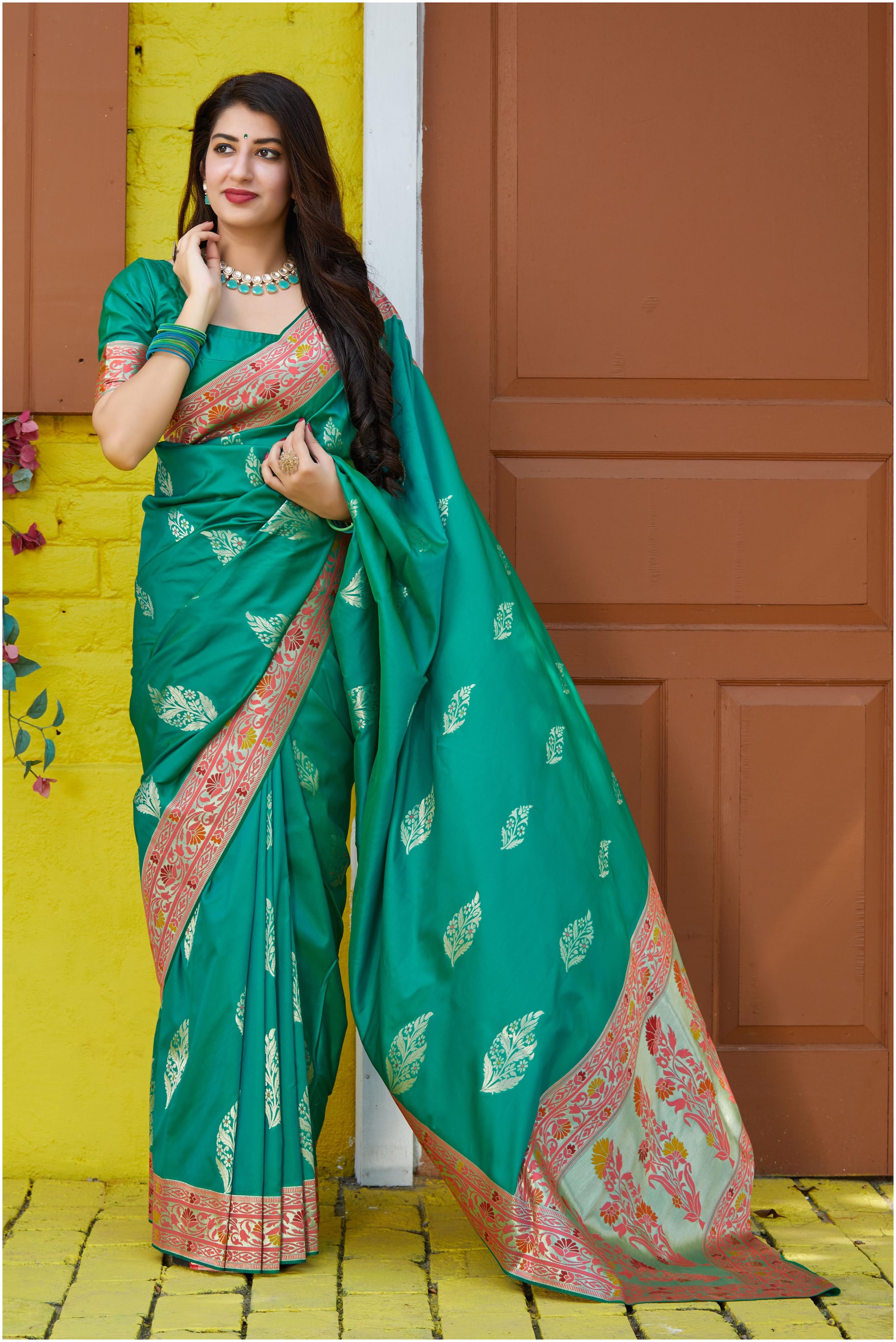 

Manohari Jacquard Woven Green Color Saree with Blouse