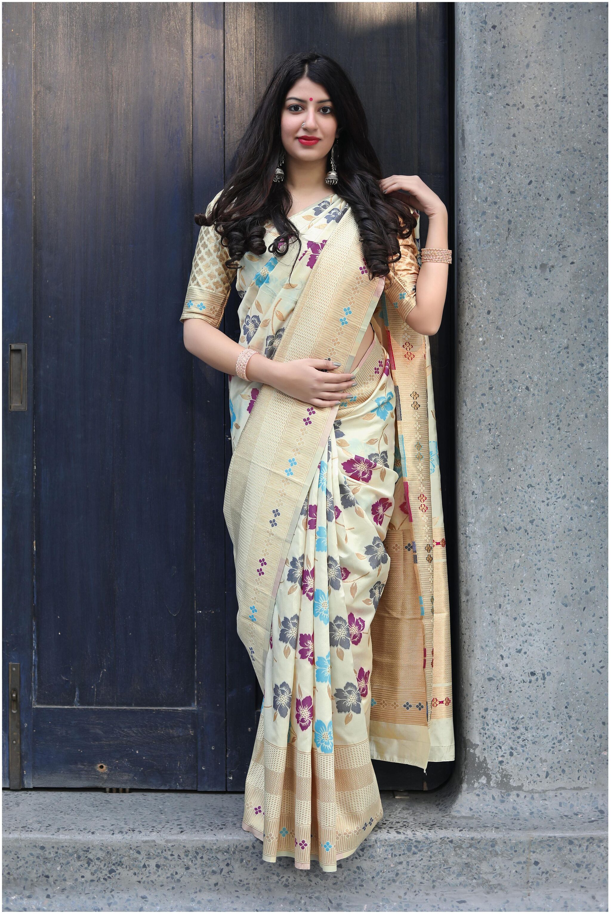 

Manohari Jacquard Women Designer Saree Cream