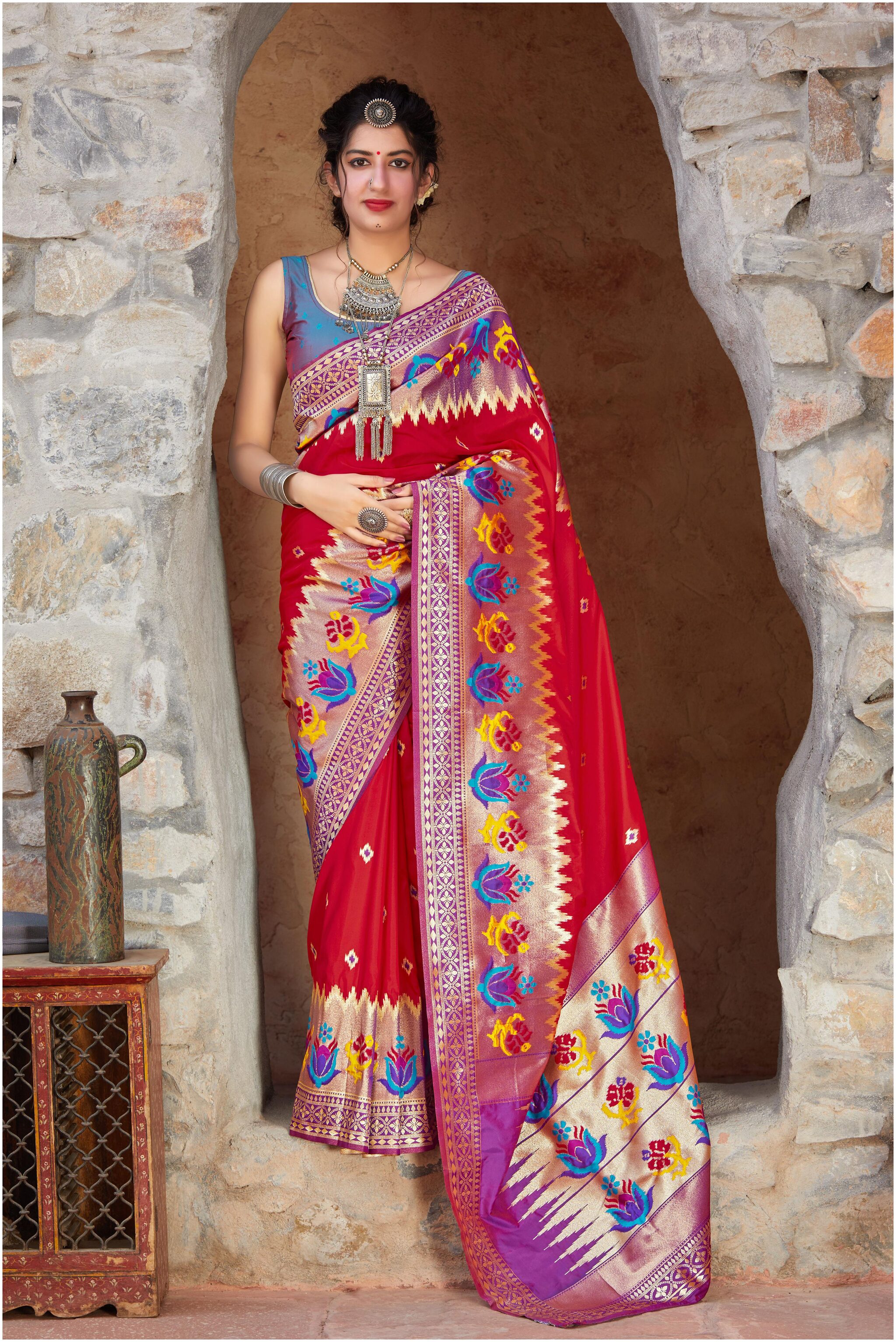

Manohari Jacquard Woven Red Color Saree with Blouse
