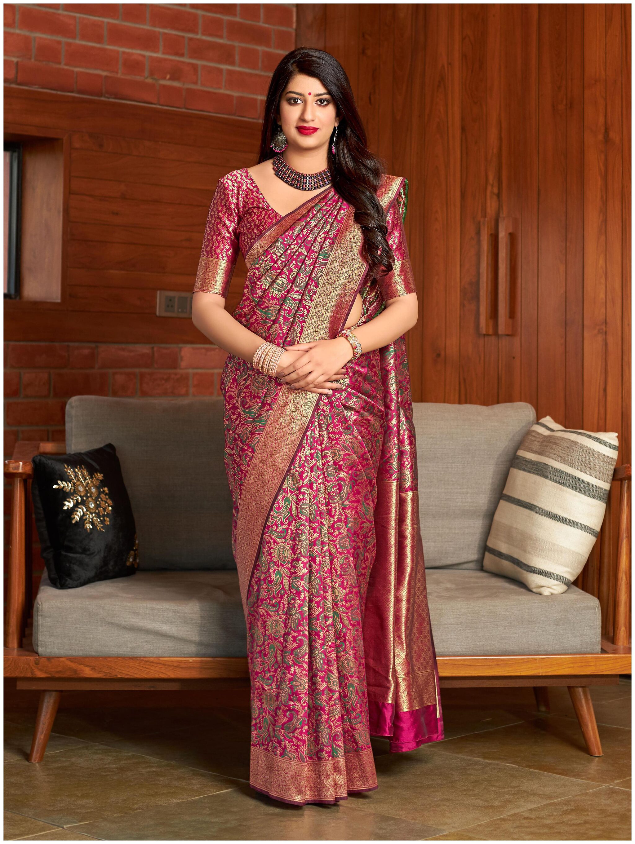

Manohari Pink Banarasi Silk Woven Saree With Blouse peice