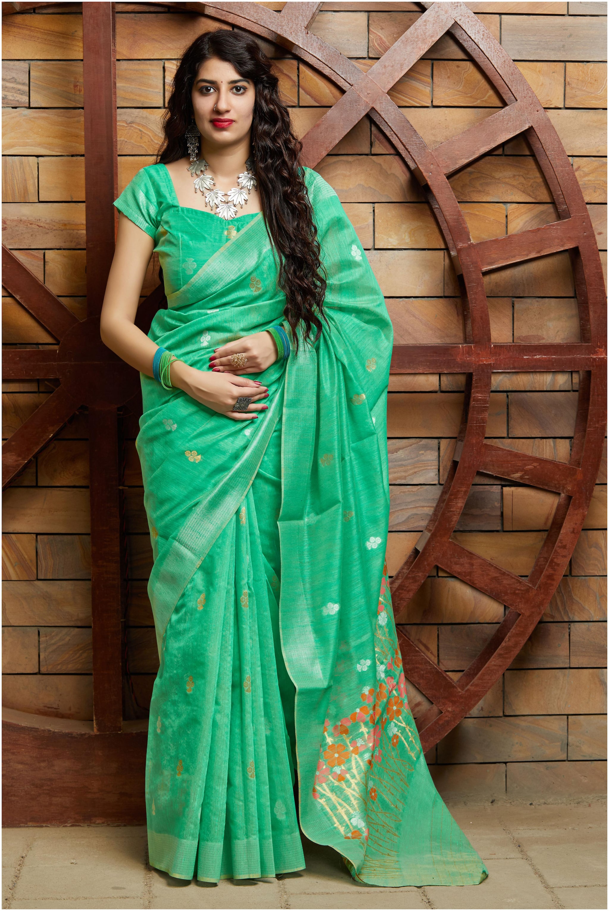 

Manohari Women Jacquard Woven Green Designer Saree With Blouse