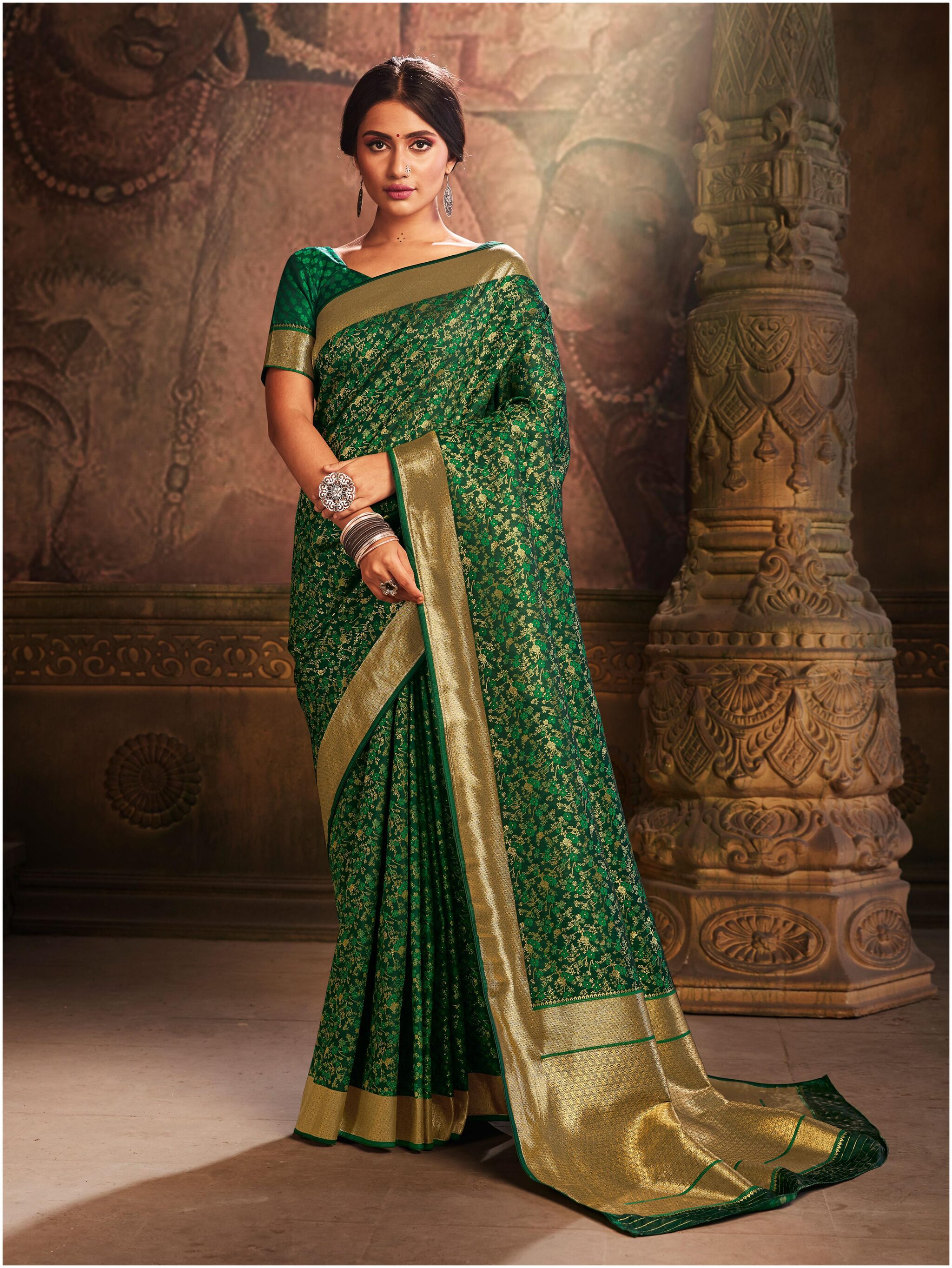 

Manohari Women Jacquard Woven Green Designer Saree With Blouse