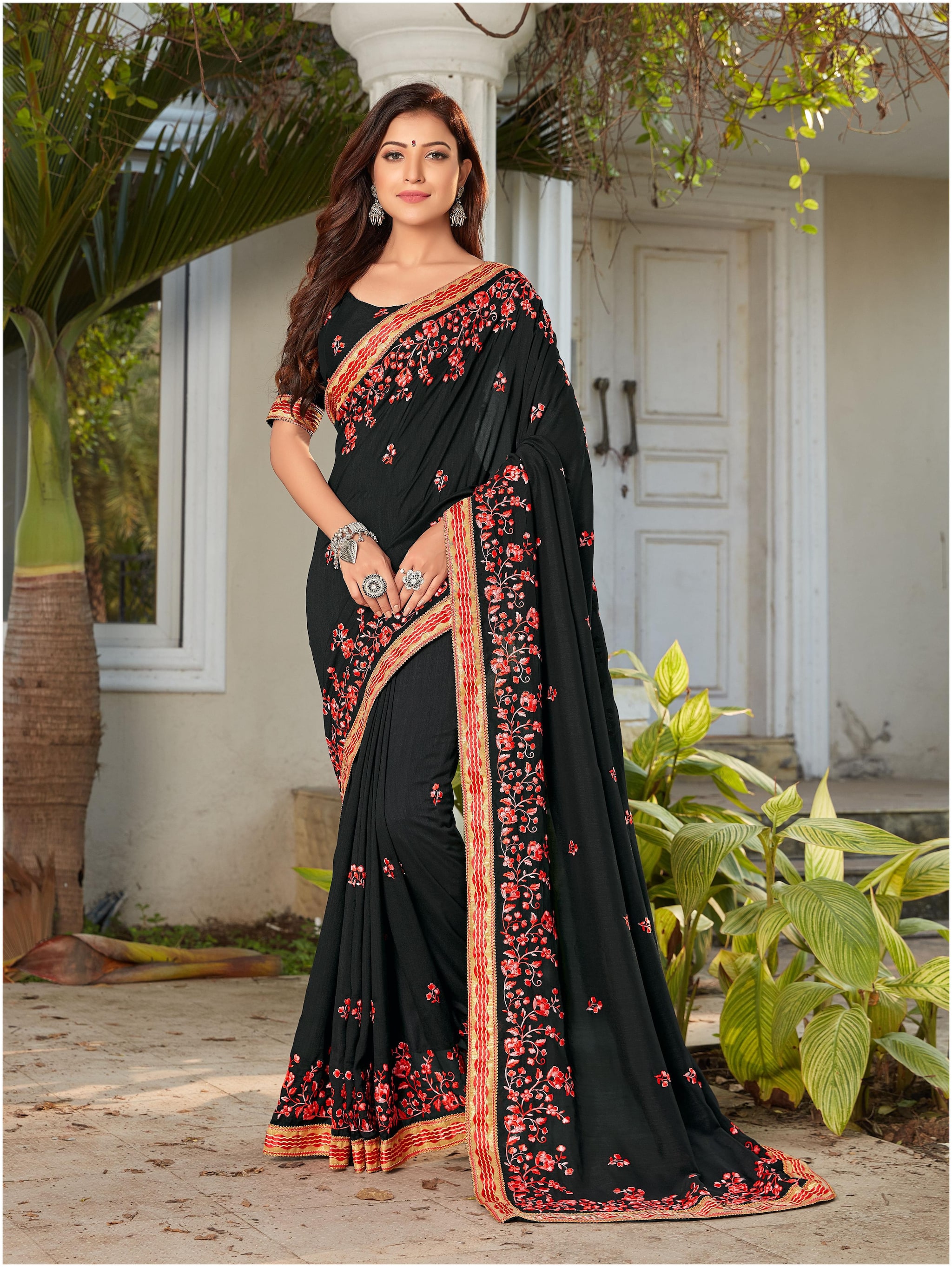 

Manohari Women Cotton Silk Embroidery Black Saree with Unstitch Blouse Piece