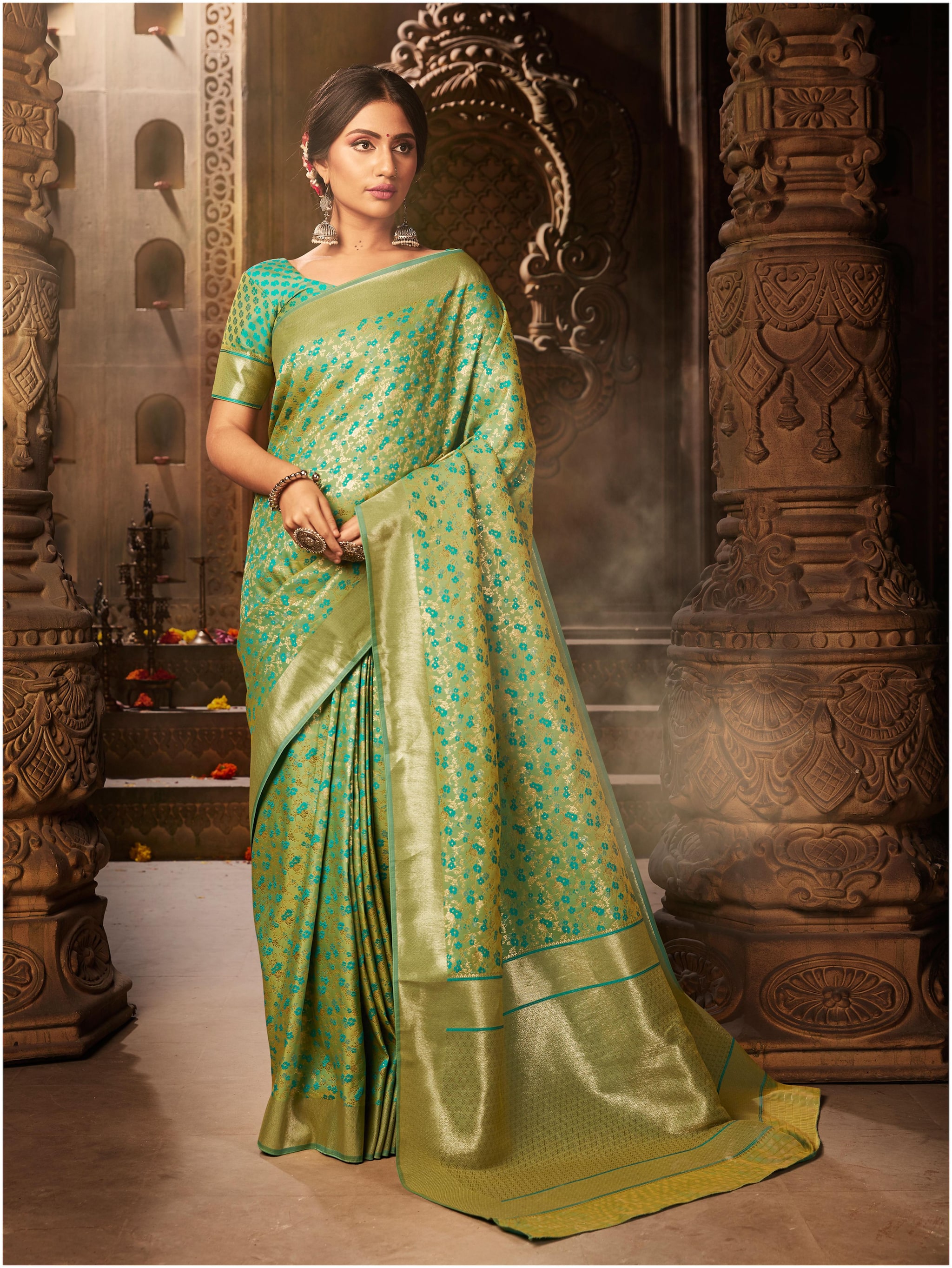 

Manohari Women Jacquard Woven Green Designer Saree With Blouse