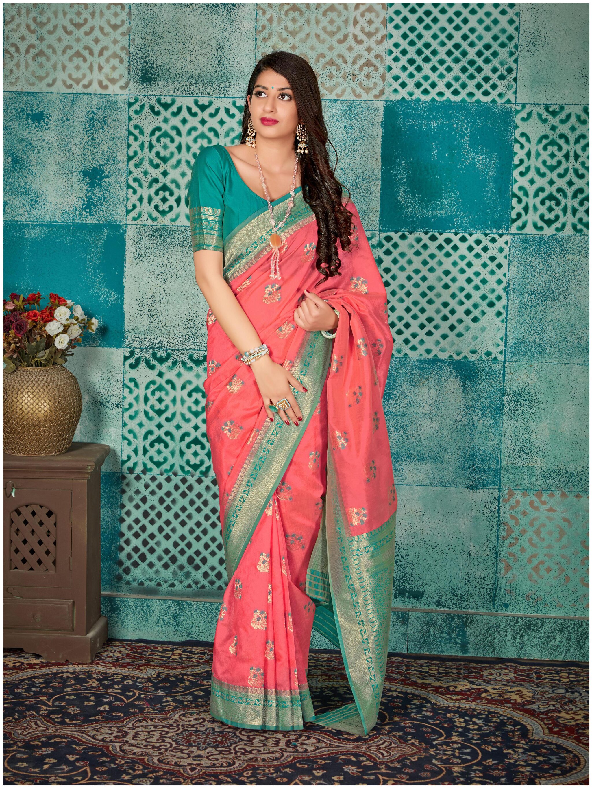

Manohari Women Jacquard Sarees Peach