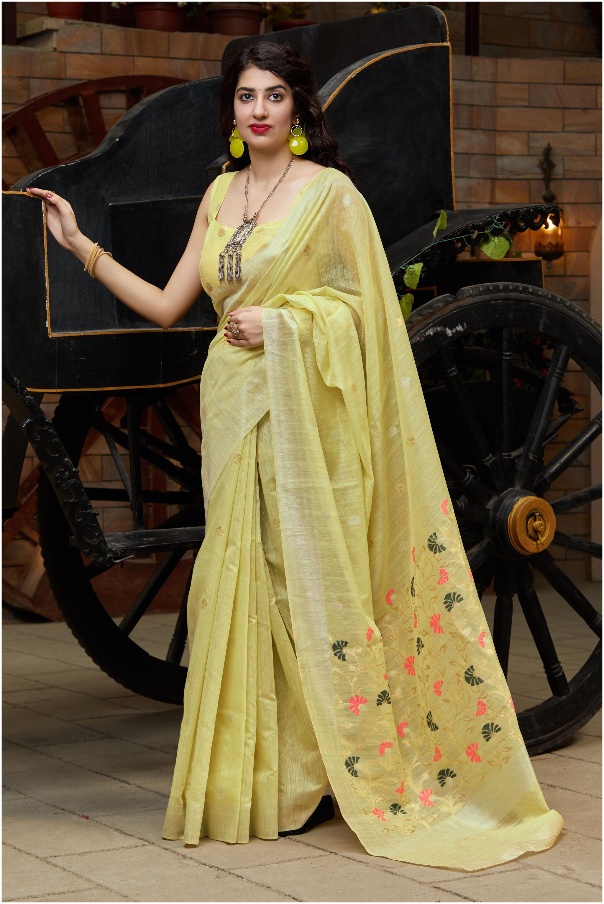 

Manohari Women Jacquard Woven Beige Designer Saree With Blouse