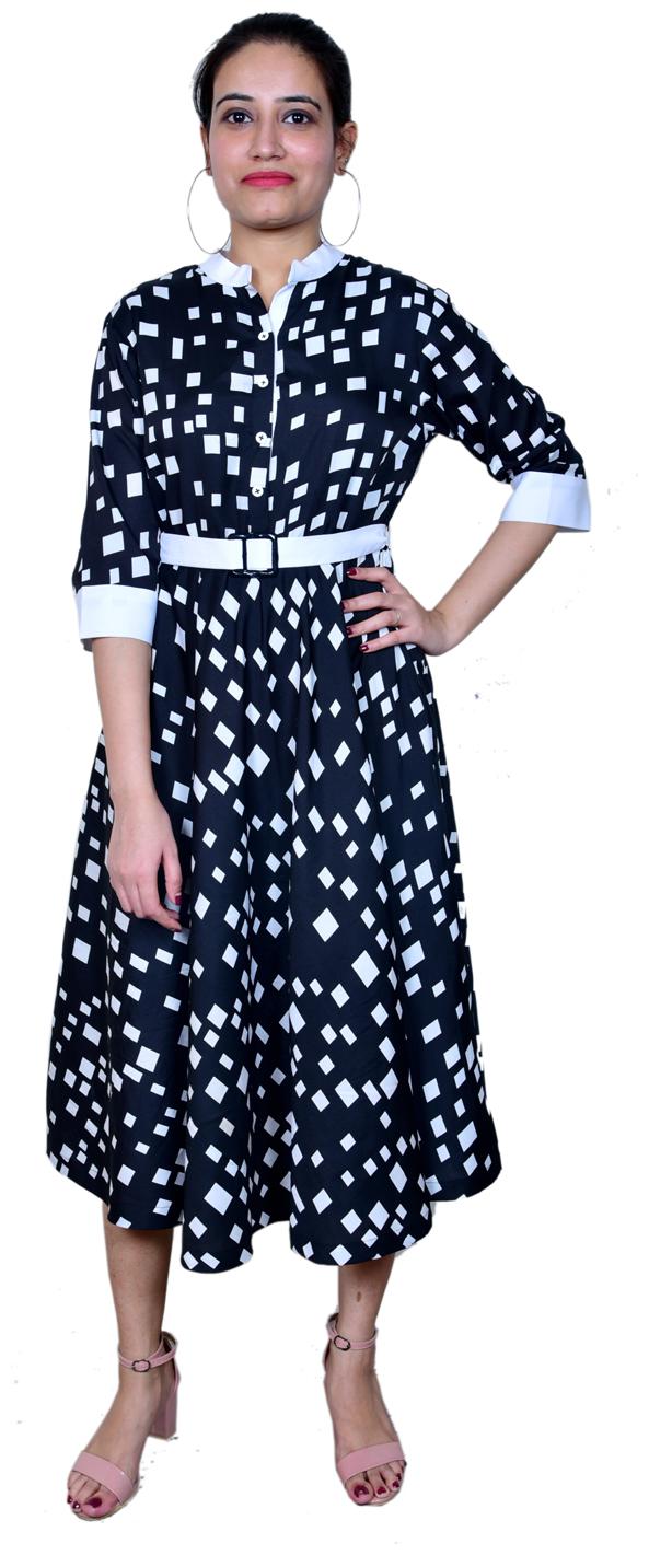 

Maravillesa Black Geometric Flared dress