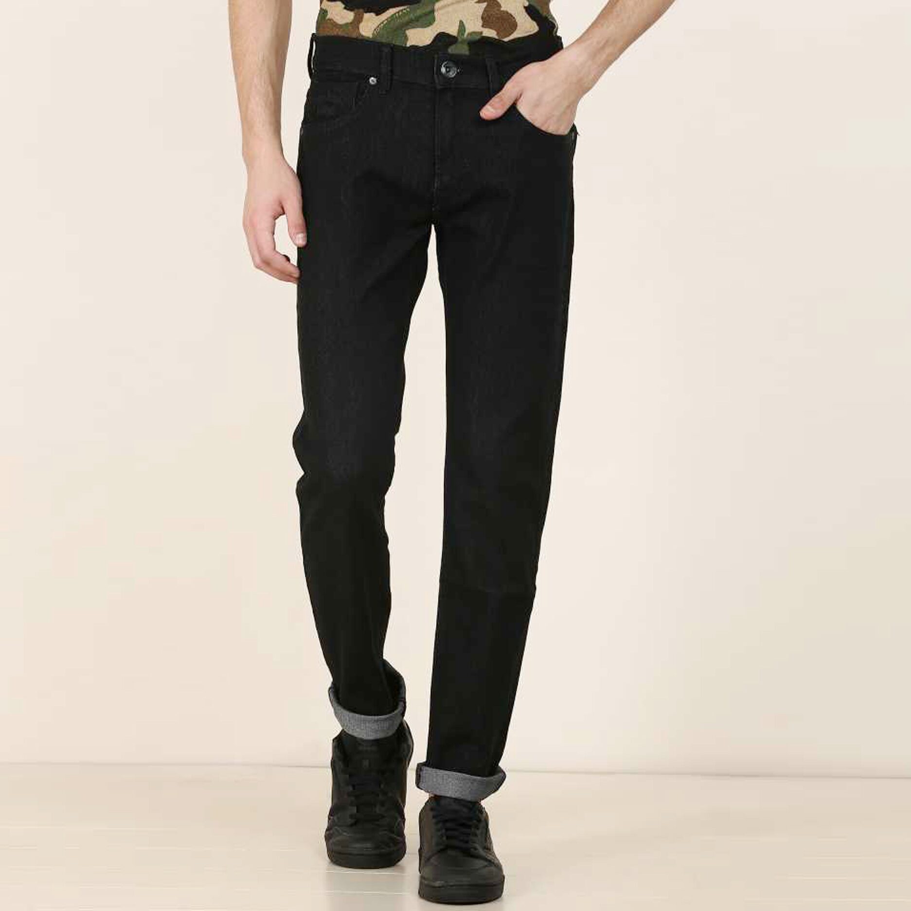 

Masterly Weft Men Black Slim Fit Jeans