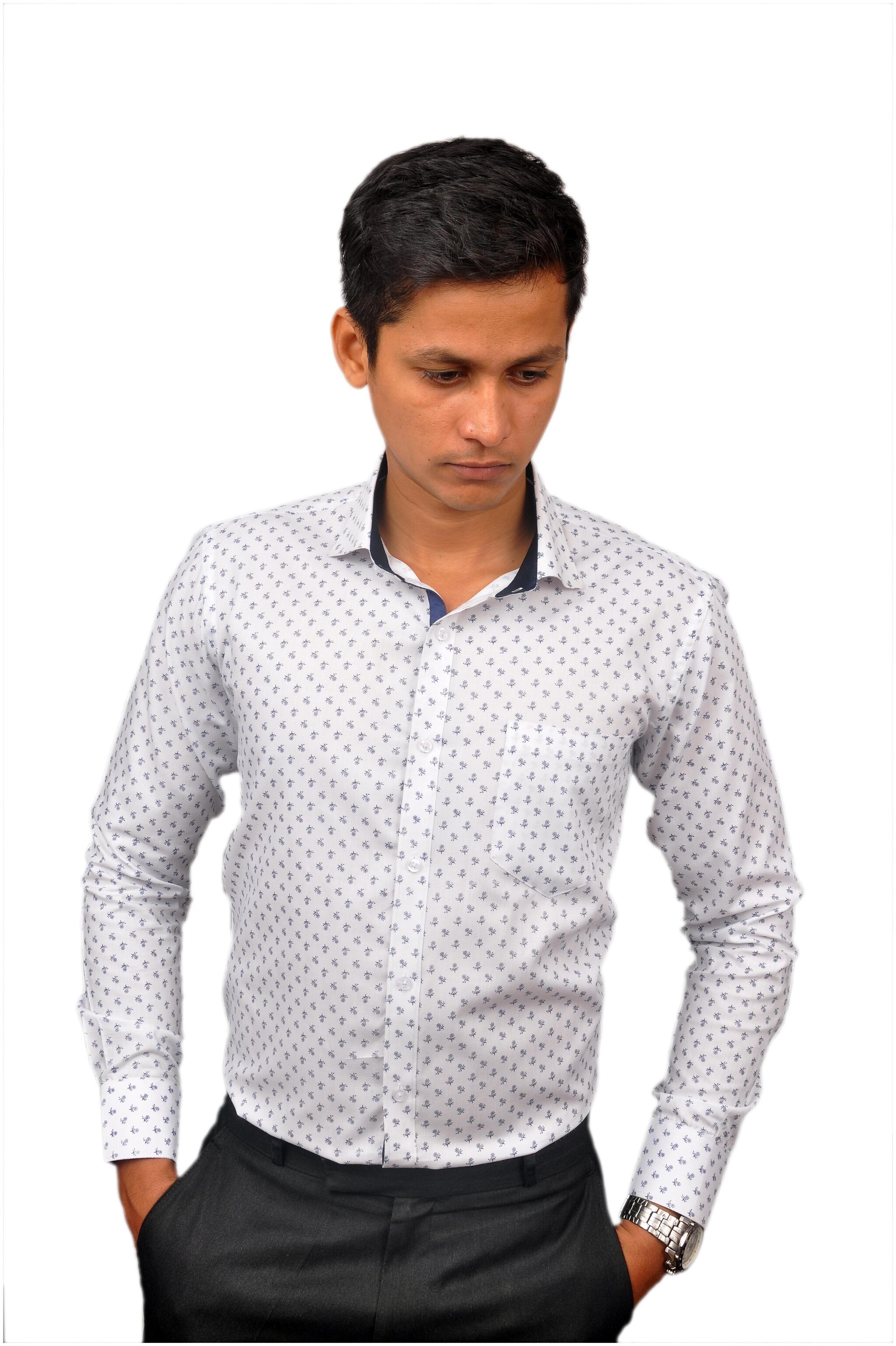 

Kleren Chapell Men White Floral Slim Fit Casual Shirt