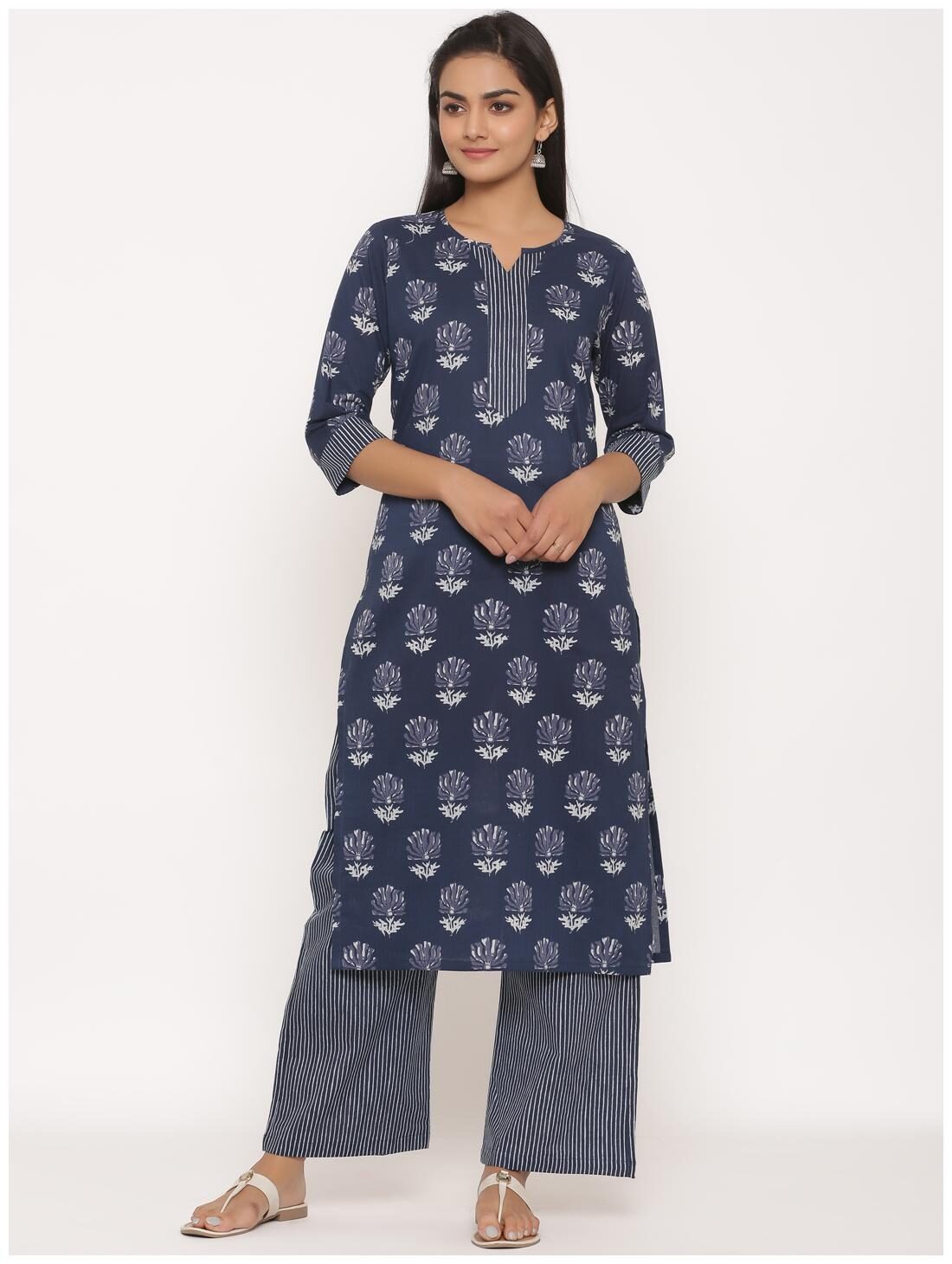 

MIRAVAN Women Blue Floral Straight Kurta With Palazzo