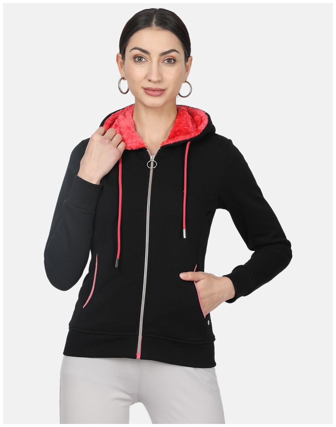 

Monte Carlo Women Solid Sweatshirt - Black