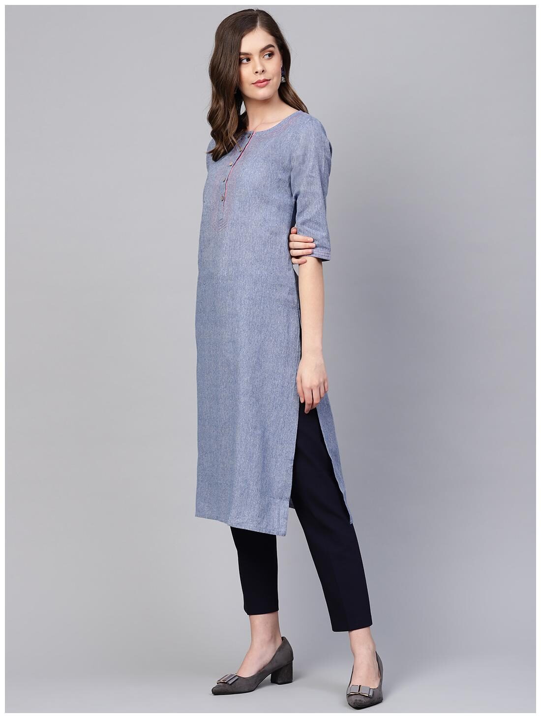 

Myshka Women Blue Solid Straight Kurta