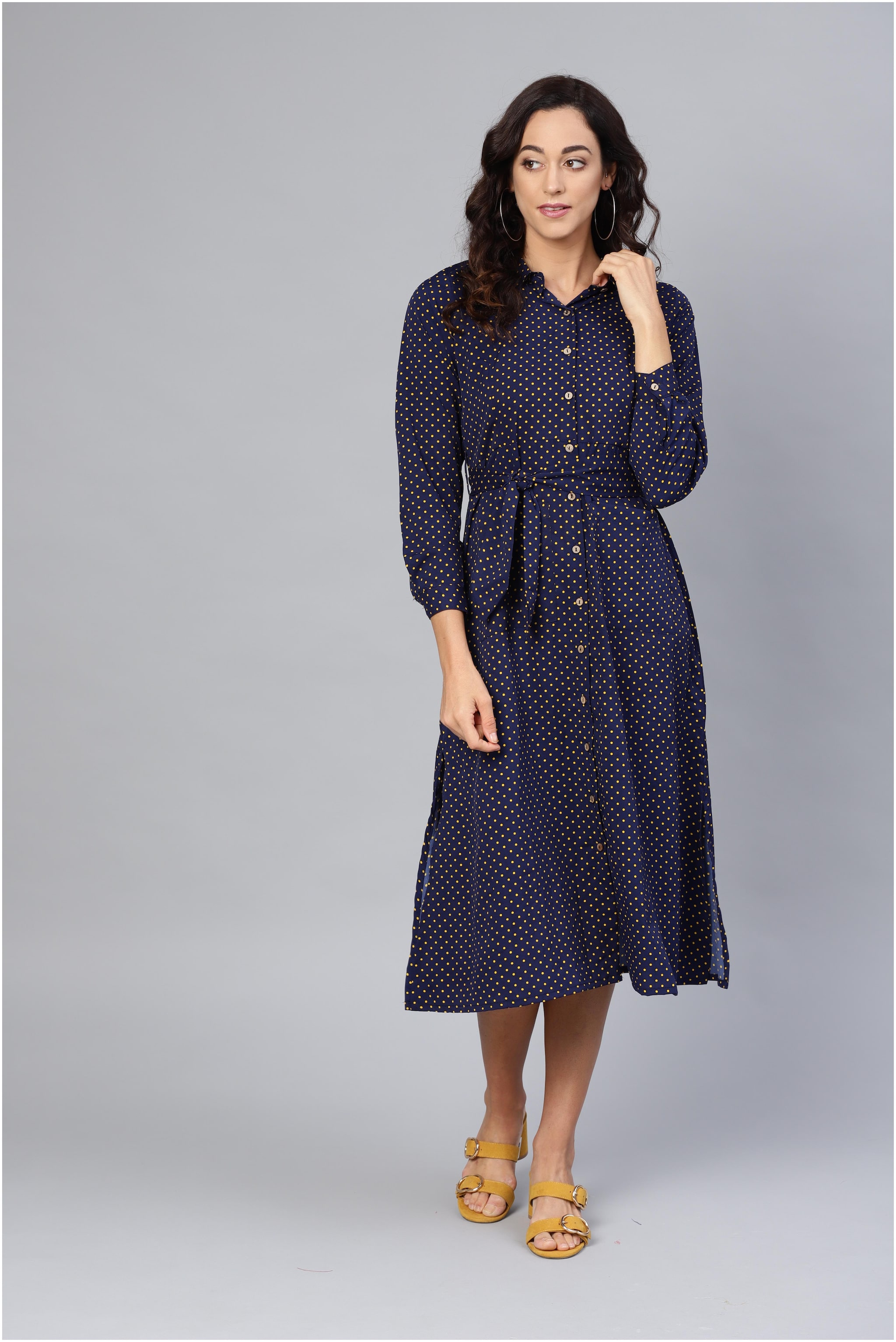 

Myshka Black Solid Fit flare dress