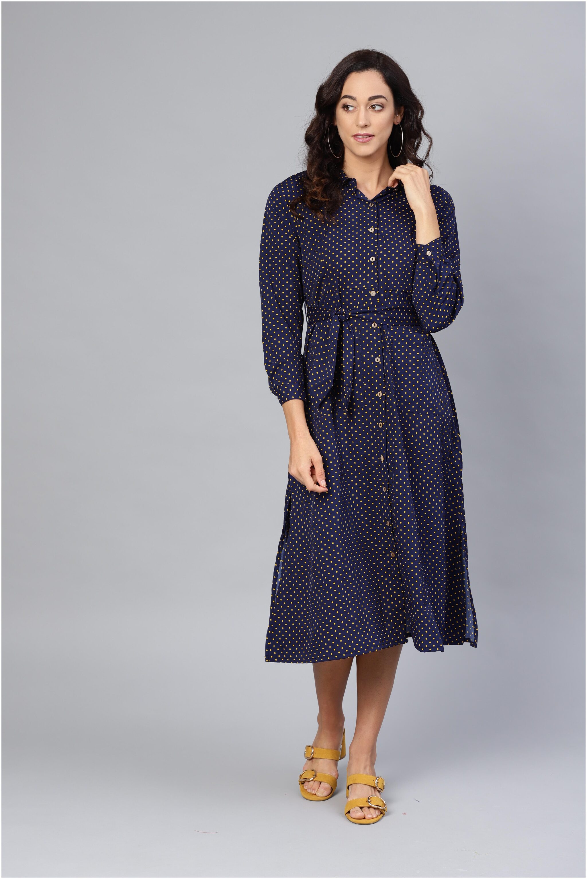 

Myshka Black Solid Fit flare dress