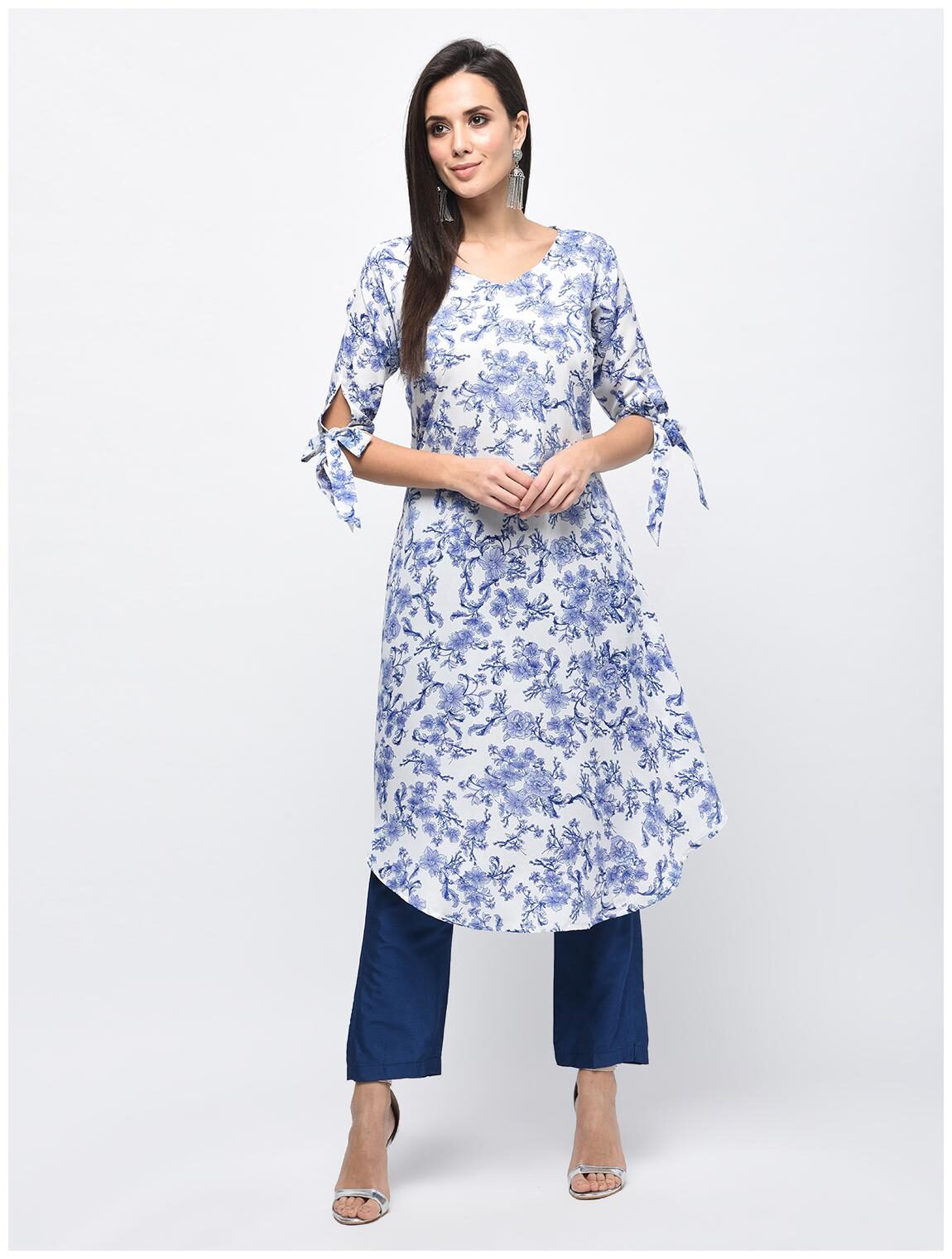

Myshka Women Blue Floral Straight Kurta