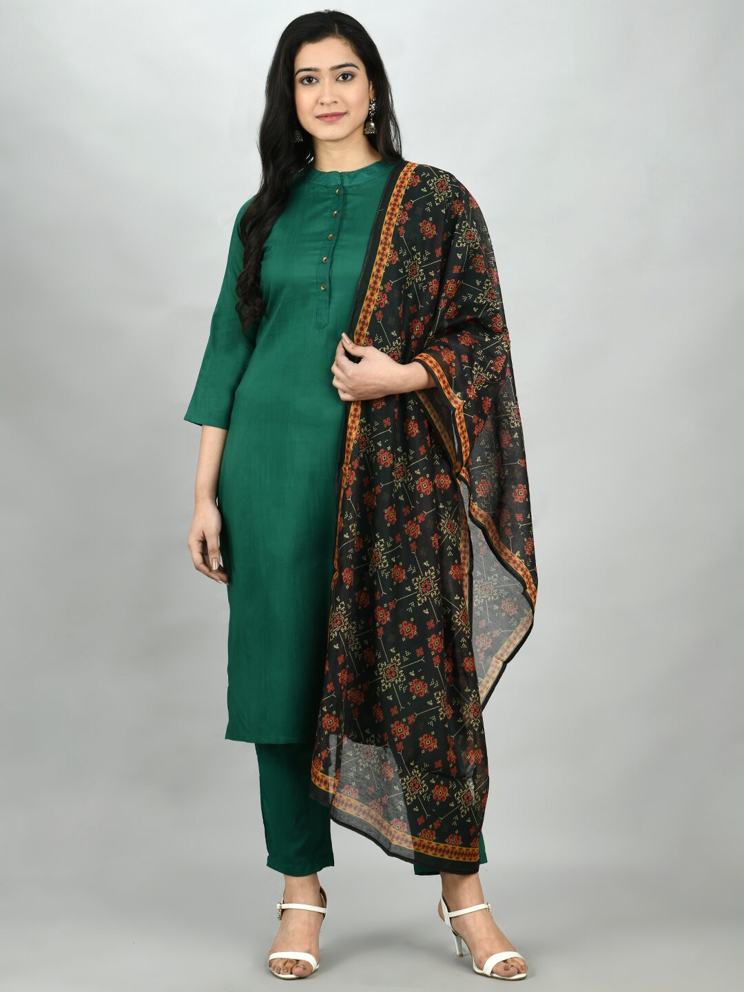 

Myshka Women Green Solid Regular Kurta With Pants And Dupatta
