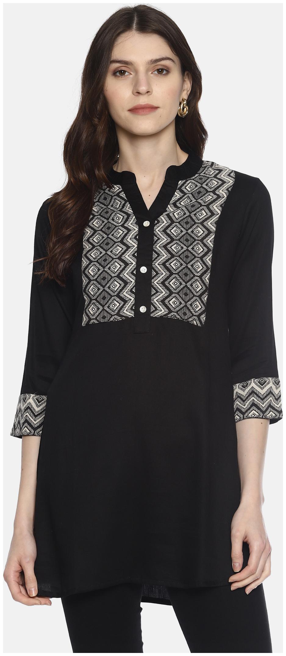 

MYTRI Women Black Printed Straight Kurti