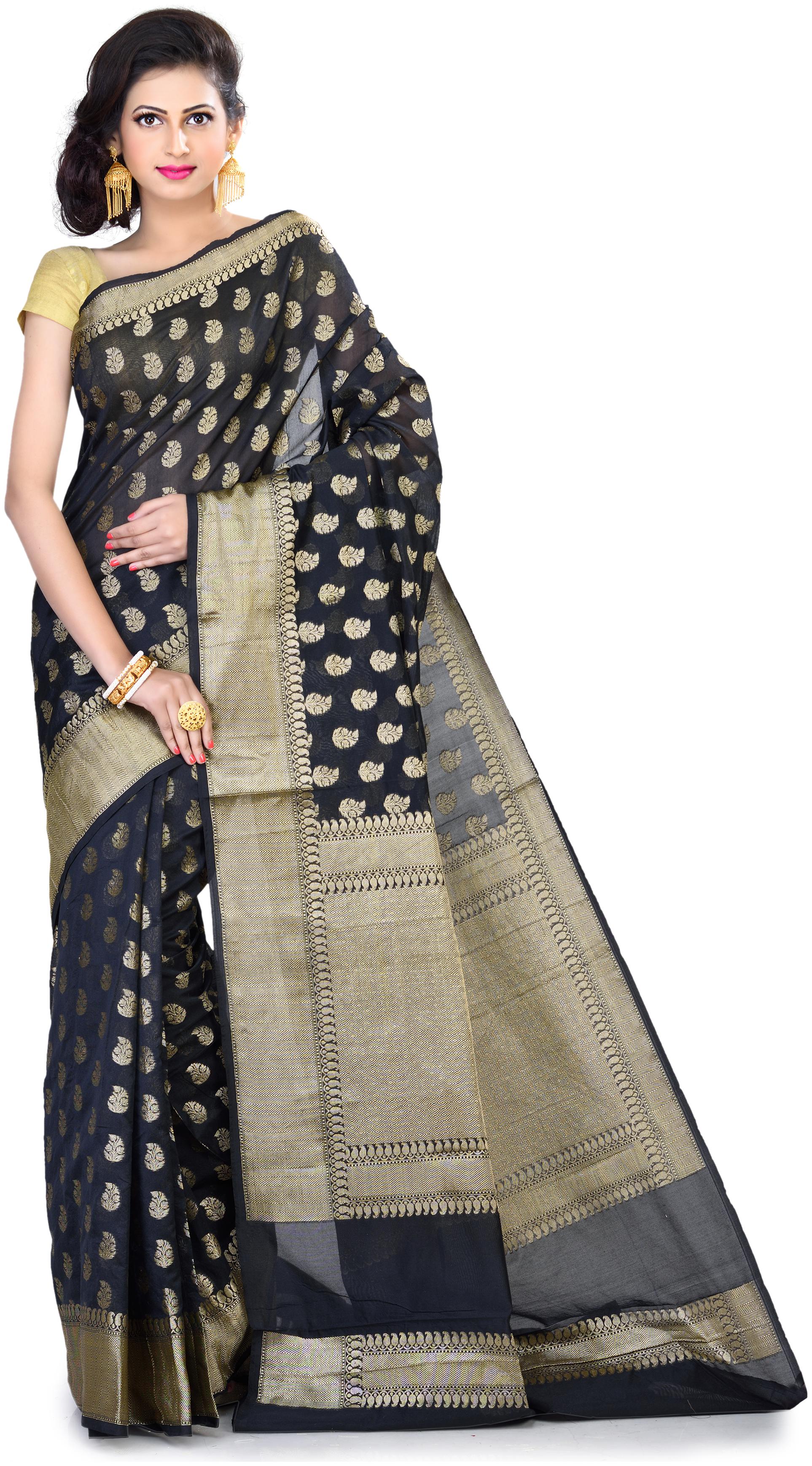 

Naveera Women Cotton Blend Floral Black Regular Saree With Blouse