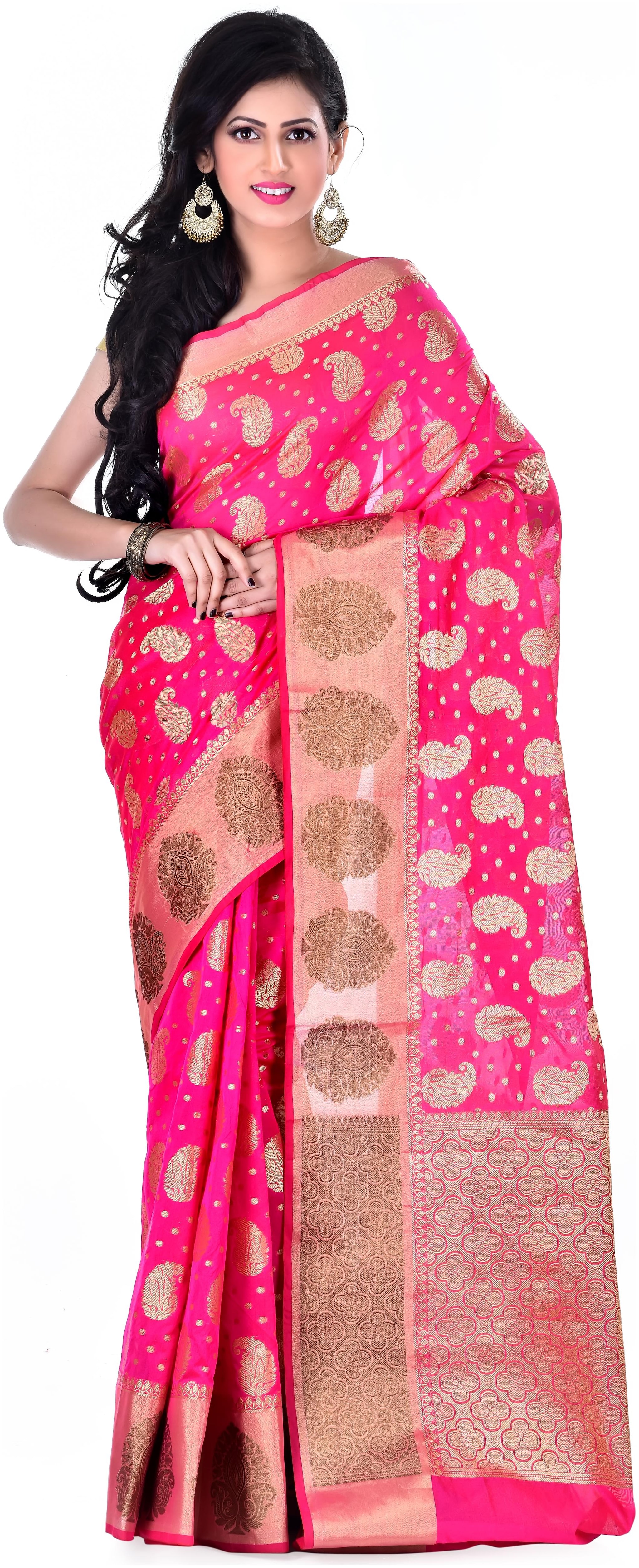 

Naveera Women Cotton Blend Floral Pink Regular Saree With Blouse