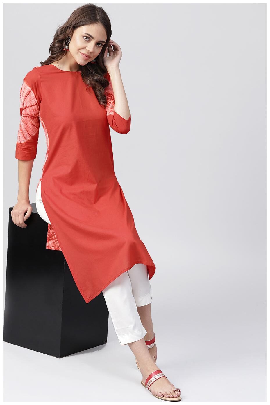 

Nayo Women Red Printed Straight Kurta