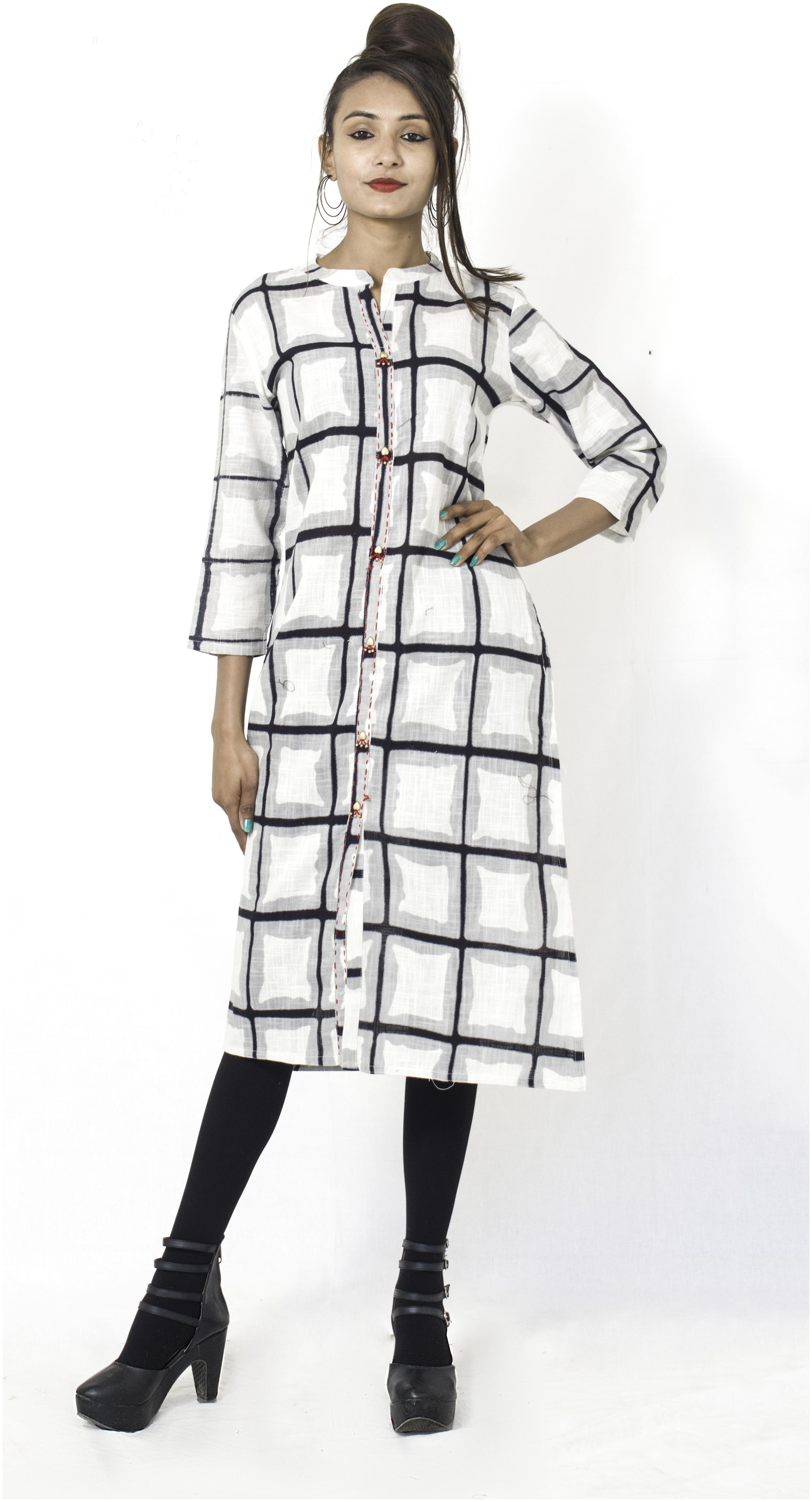 

NIKHILAM Women White Solid Straight Kurta