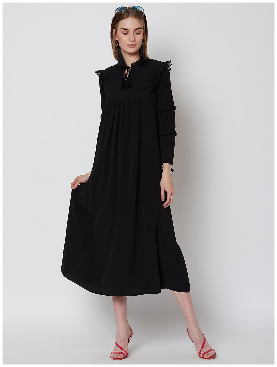 

NUN Black Solid Empire dress