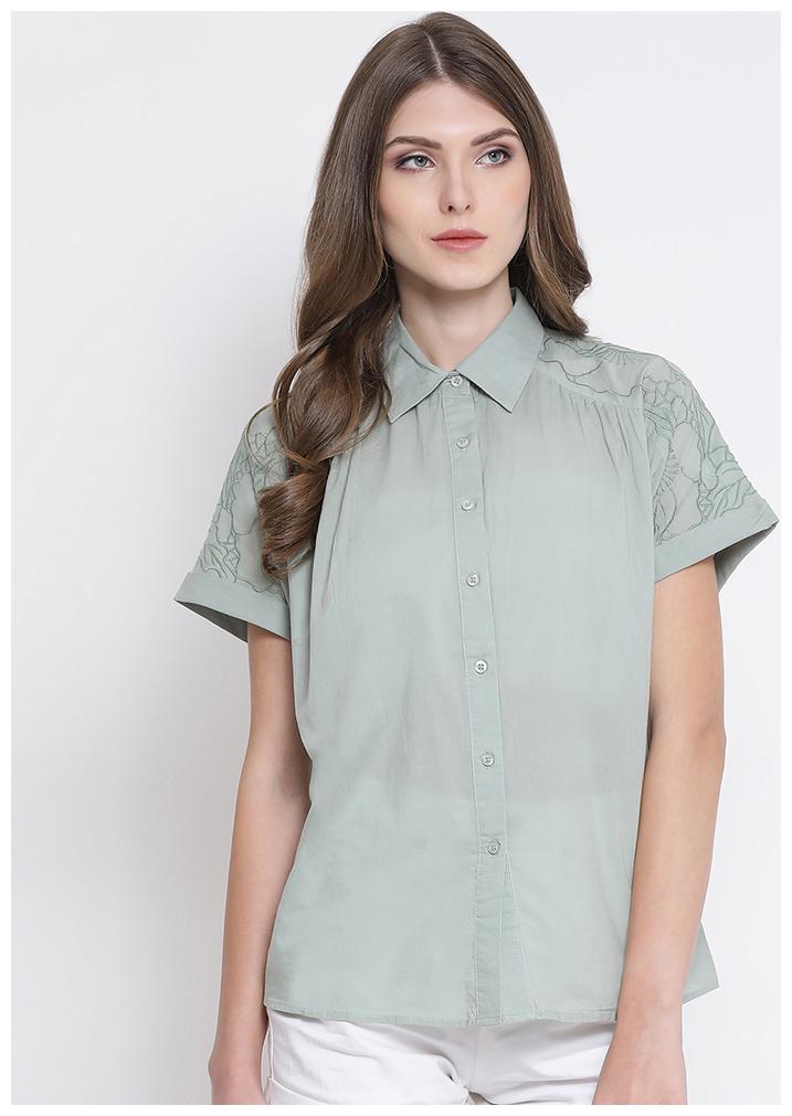 

OXOLLOXO Women Green Solid Regular Fit Shirt