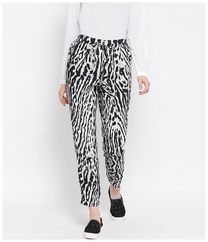 

Oxolloxo Women White Regular fit Regular pants