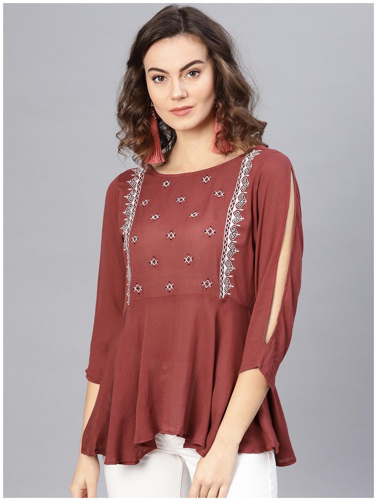 

Pannkh Women Embroidered Regular top - Maroon