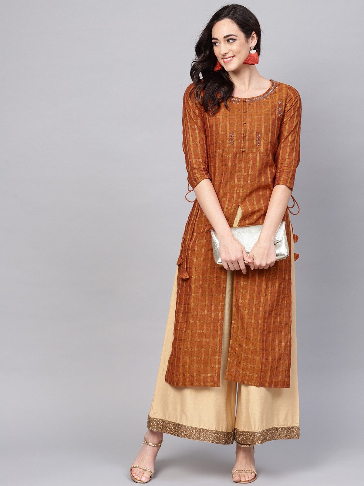

Pannkh Women Brown Embroidered Straight Kurta