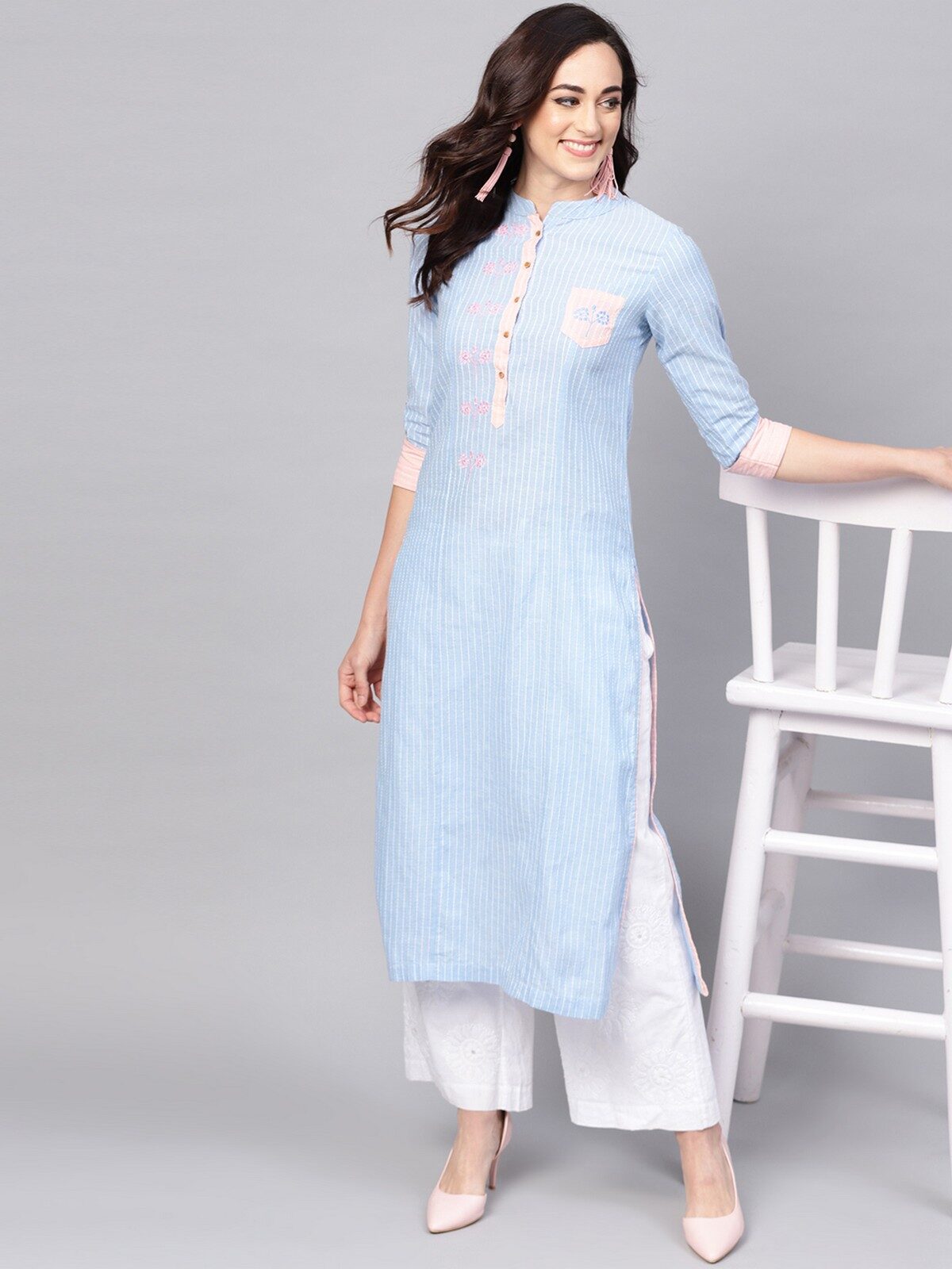 

Pannkh Women Blue Embroidered Straight Kurta
