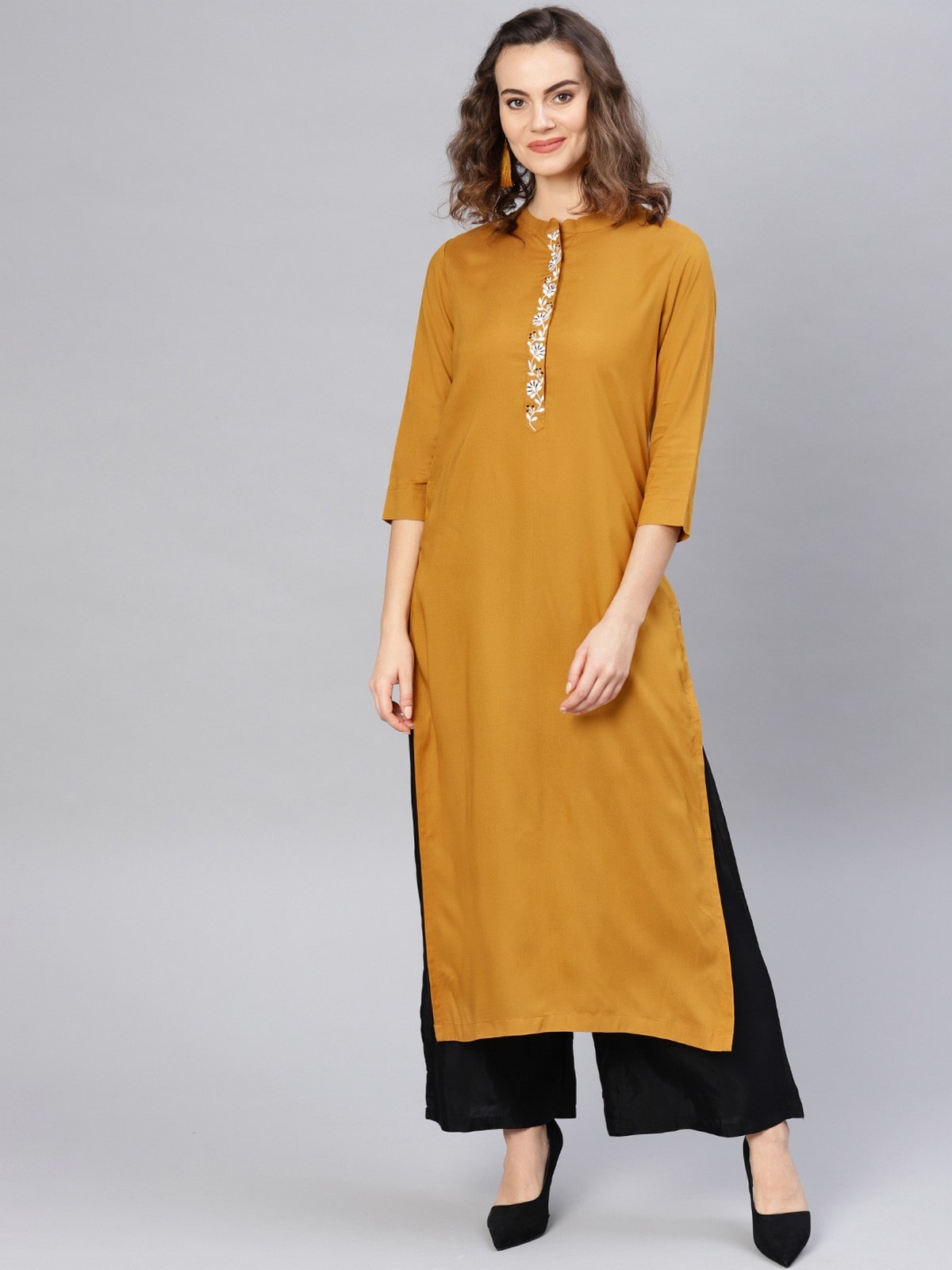 

Pannkh Women Yellow Solid Straight Kurta