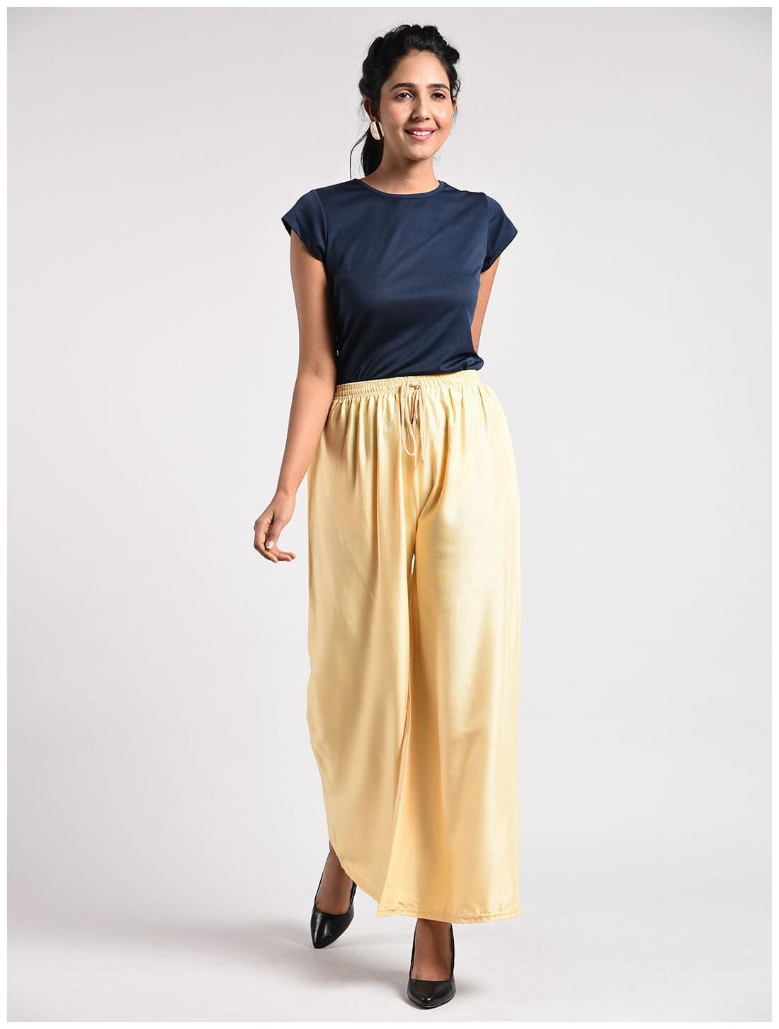 

Paras Fashions Golden Solid Flared Palazzo