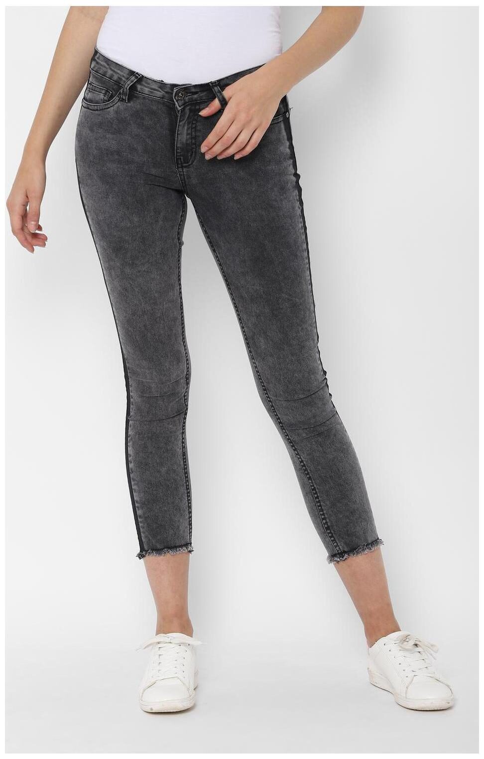 

People Women Grey Straight fit Jeans