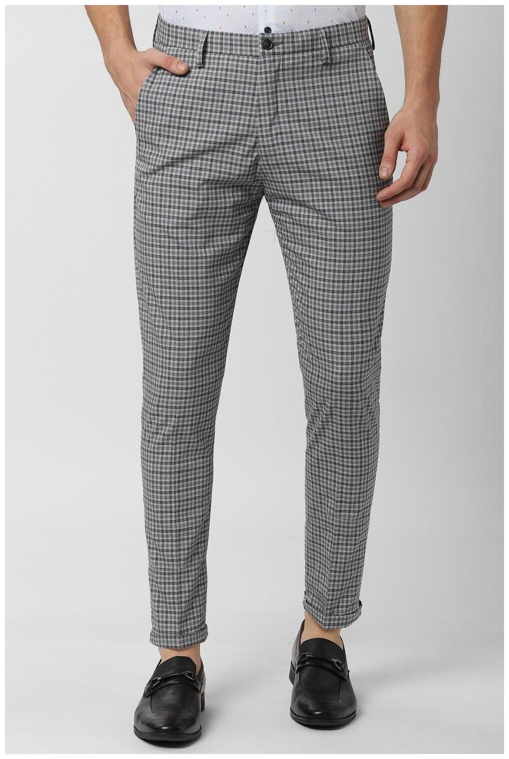 

Peter England Men Grey Checked Tapered fit Regular trousers