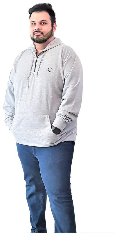 

Qamash Men Grey Hooded Hoodie