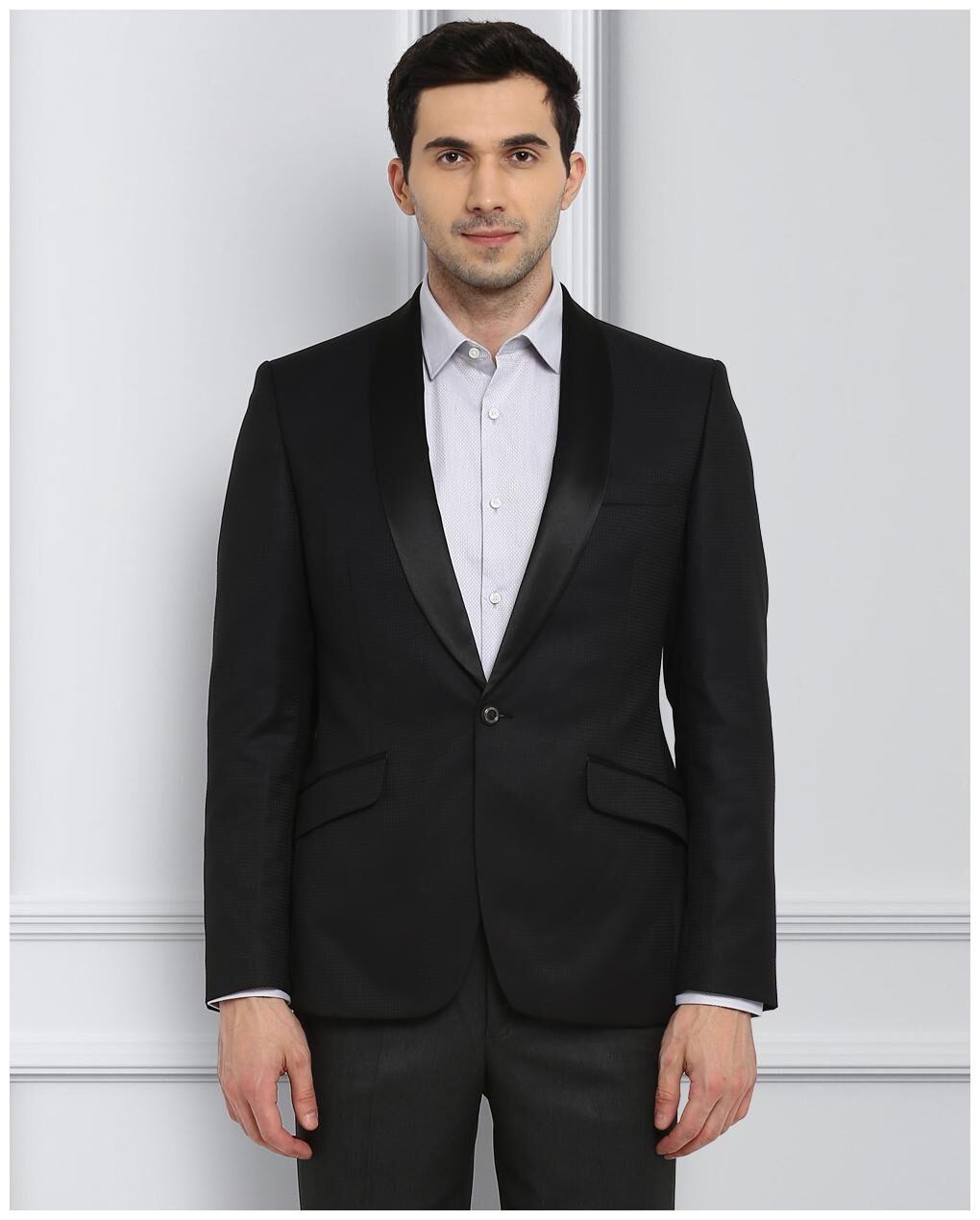 

Raymond Men Black Solid Regular fit Single Breasted Blazer