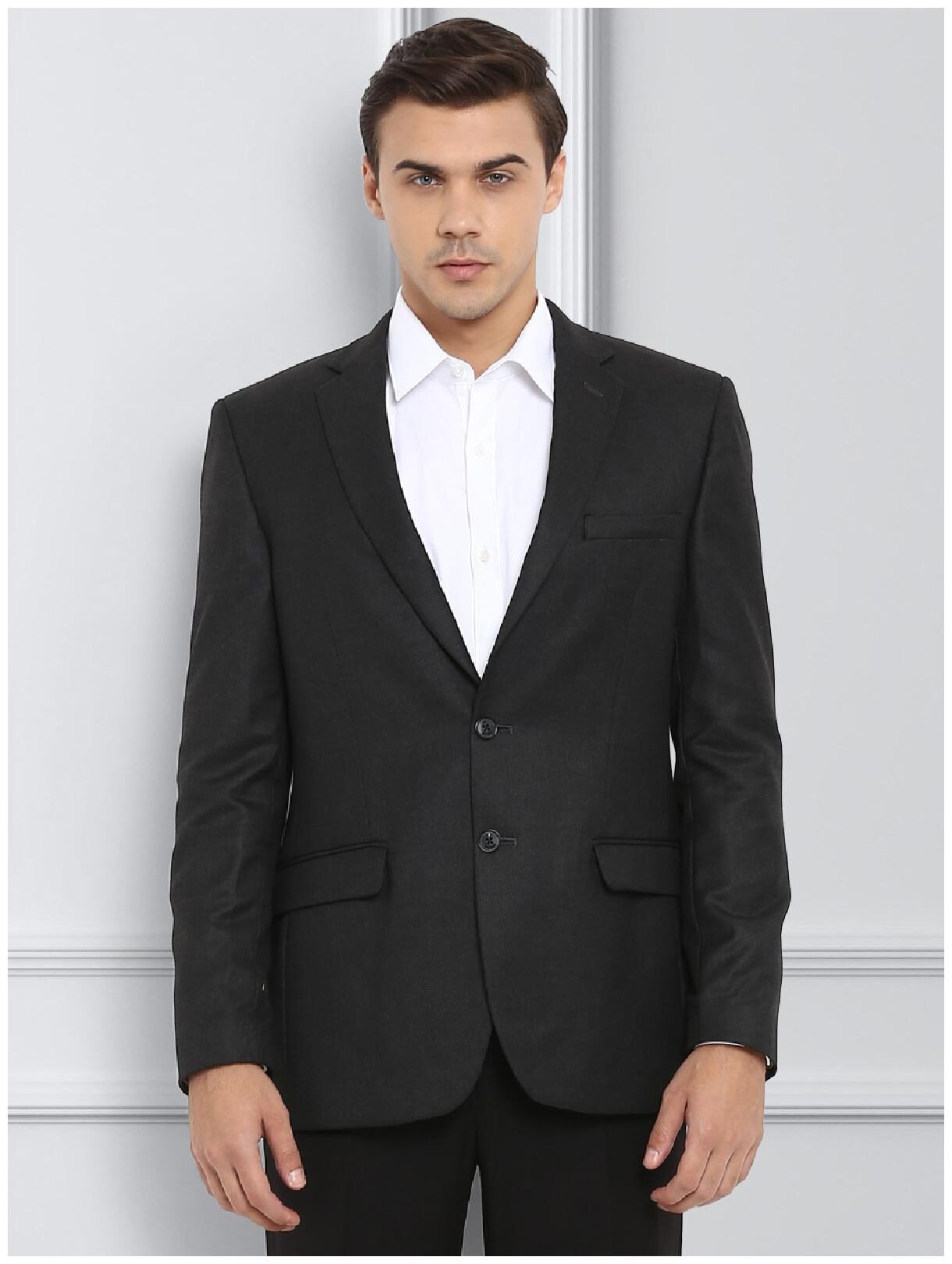 

Raymond Men Grey Solid Regular fit Single Breasted Blazer
