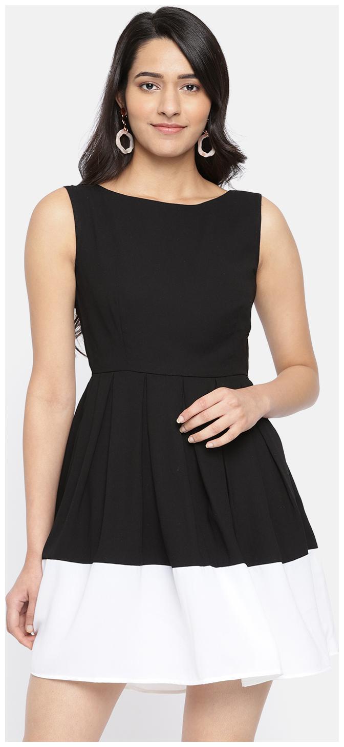 

Roving Mode Black Colorblocked Fit flare dress