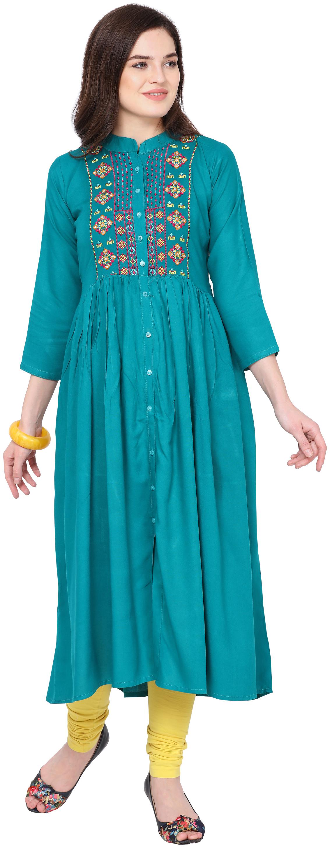 

Saadhvi Women Green Embroidered Straight Kurta