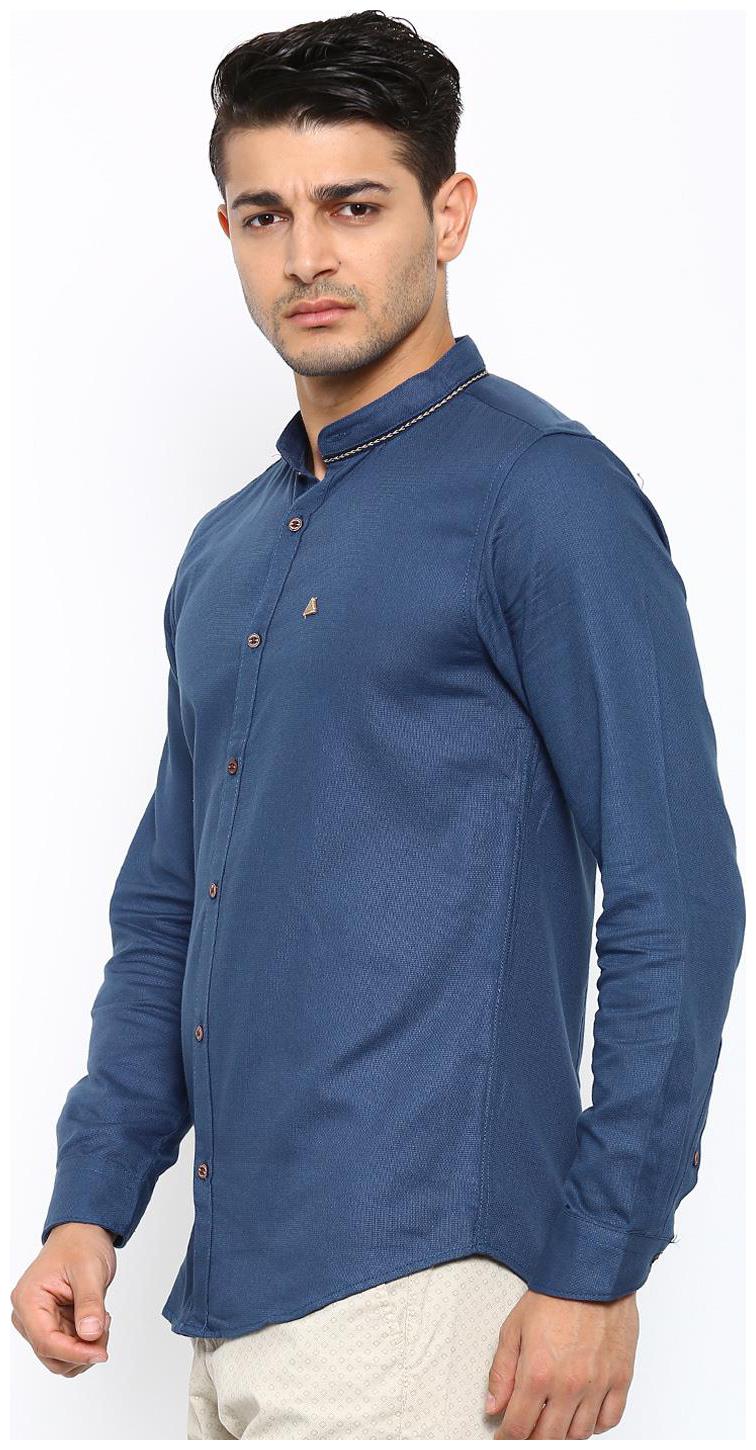 

Showoff Men Blue Solid Slim Fit Casual Shirt