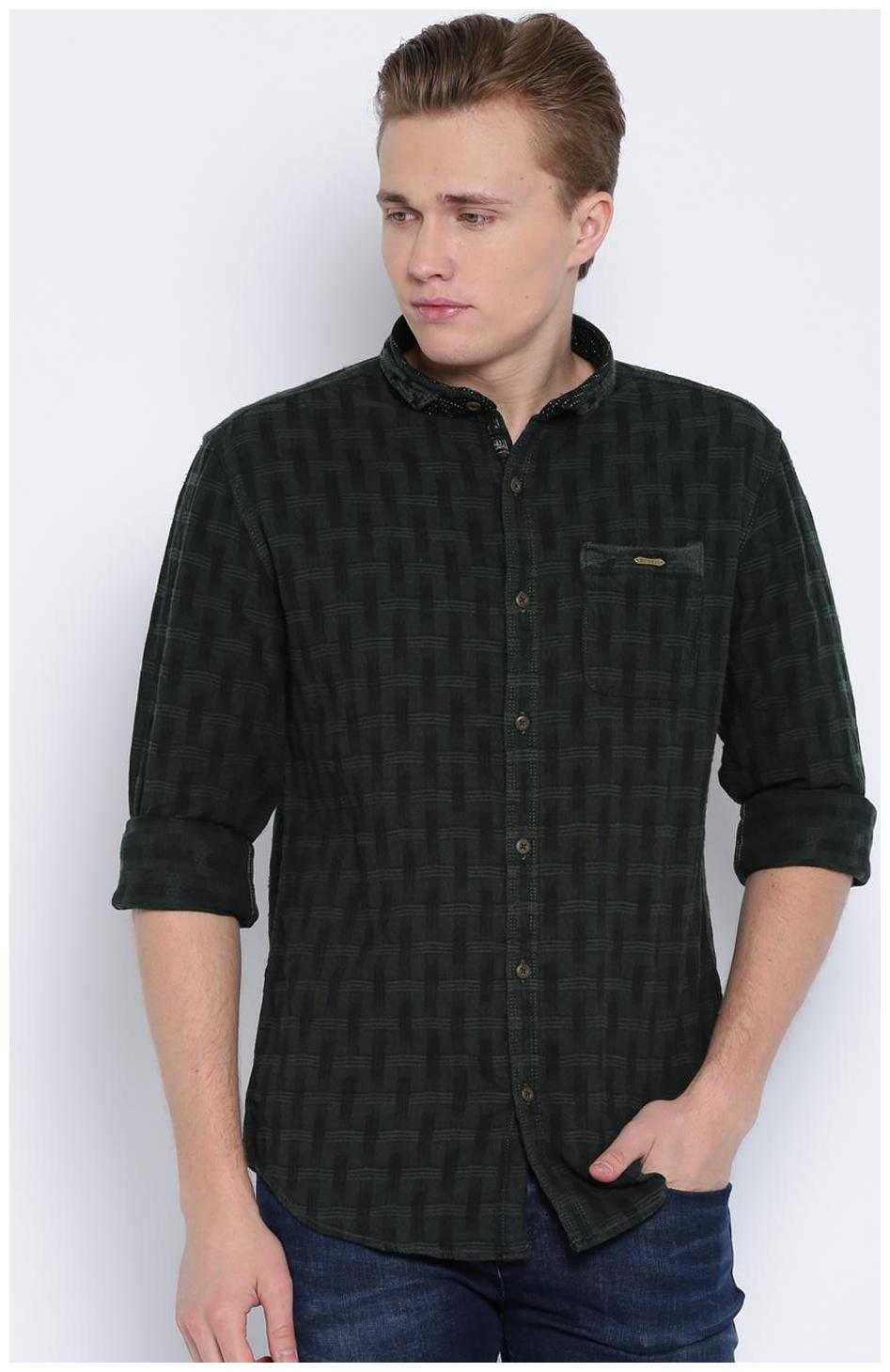 

Showoff Men Green Solid Slim Fit Casual Shirt