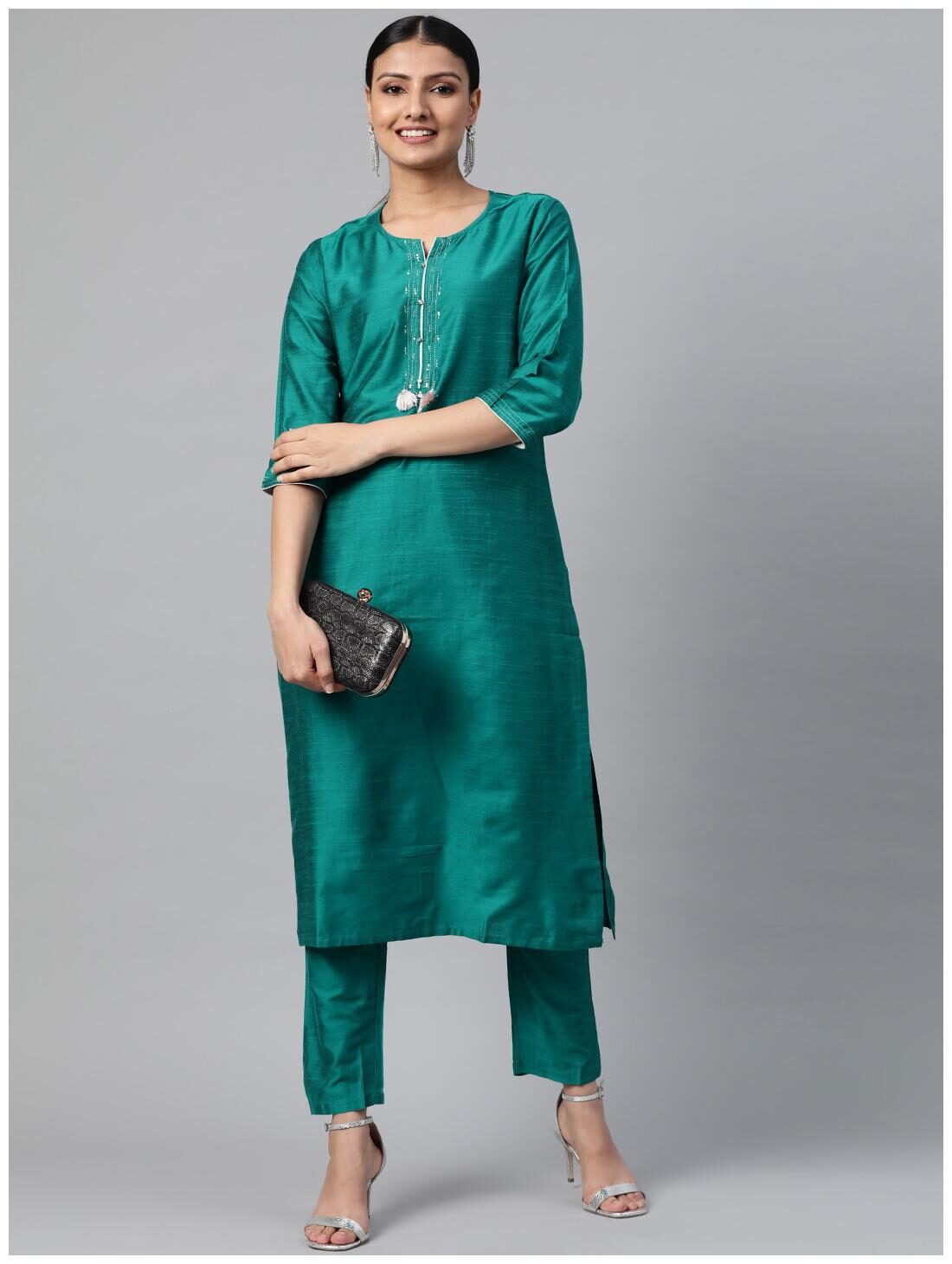 

Shree Women Green Solid Straight Kurta With Pants