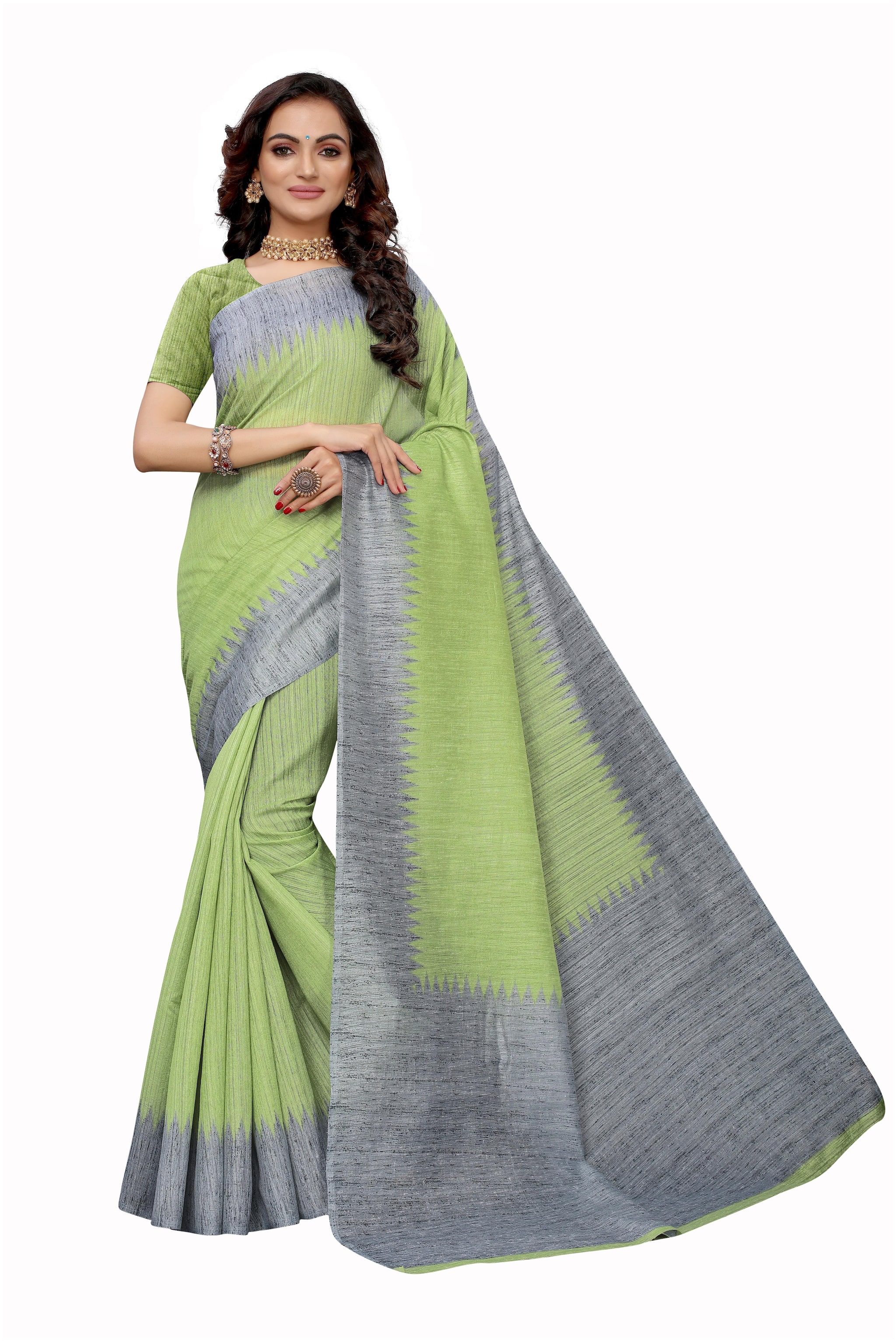 

Silkvilla Silk Solid Green Regular Saree For Women