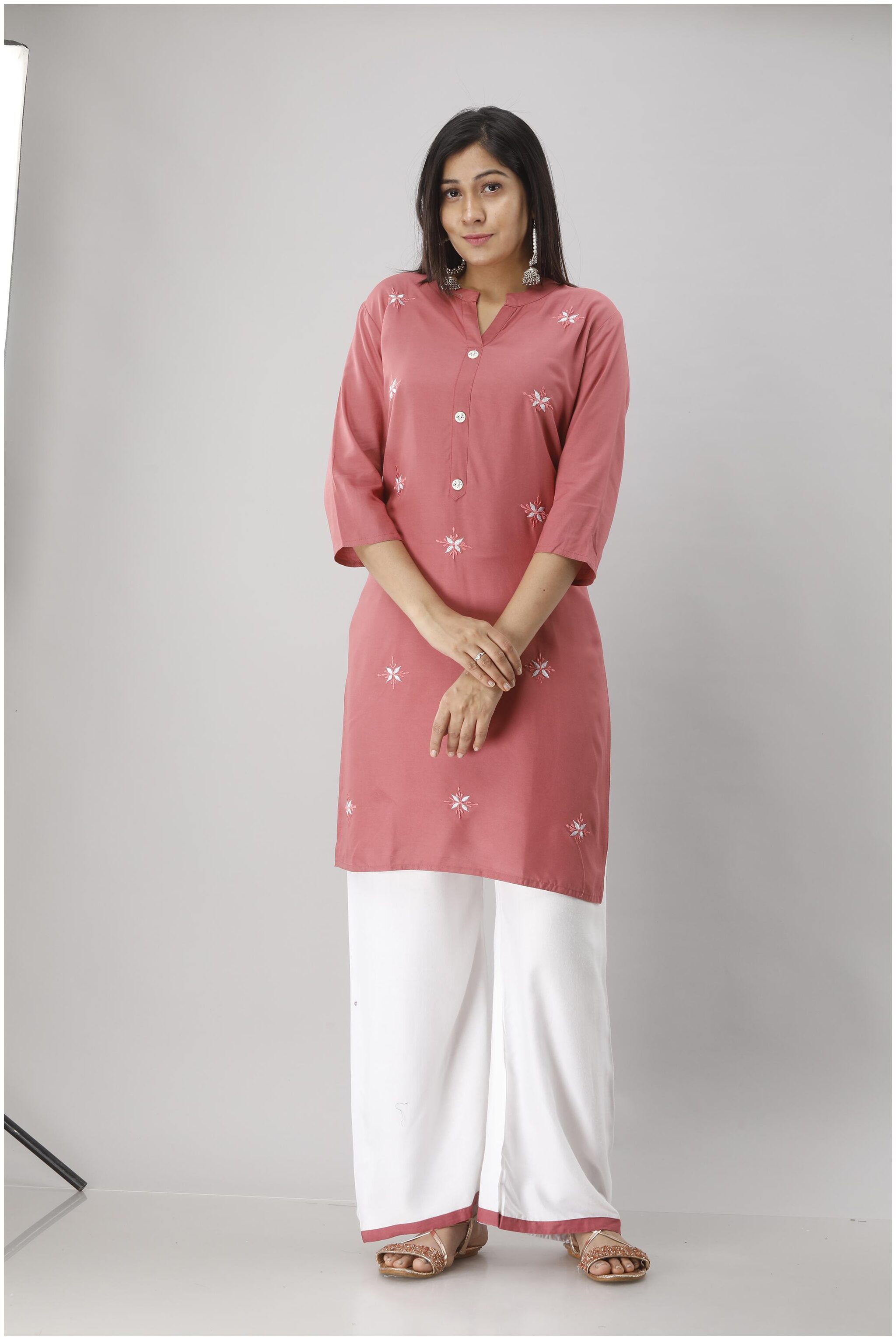 

SINGNI Women Pink Embroidered Straight Kurta