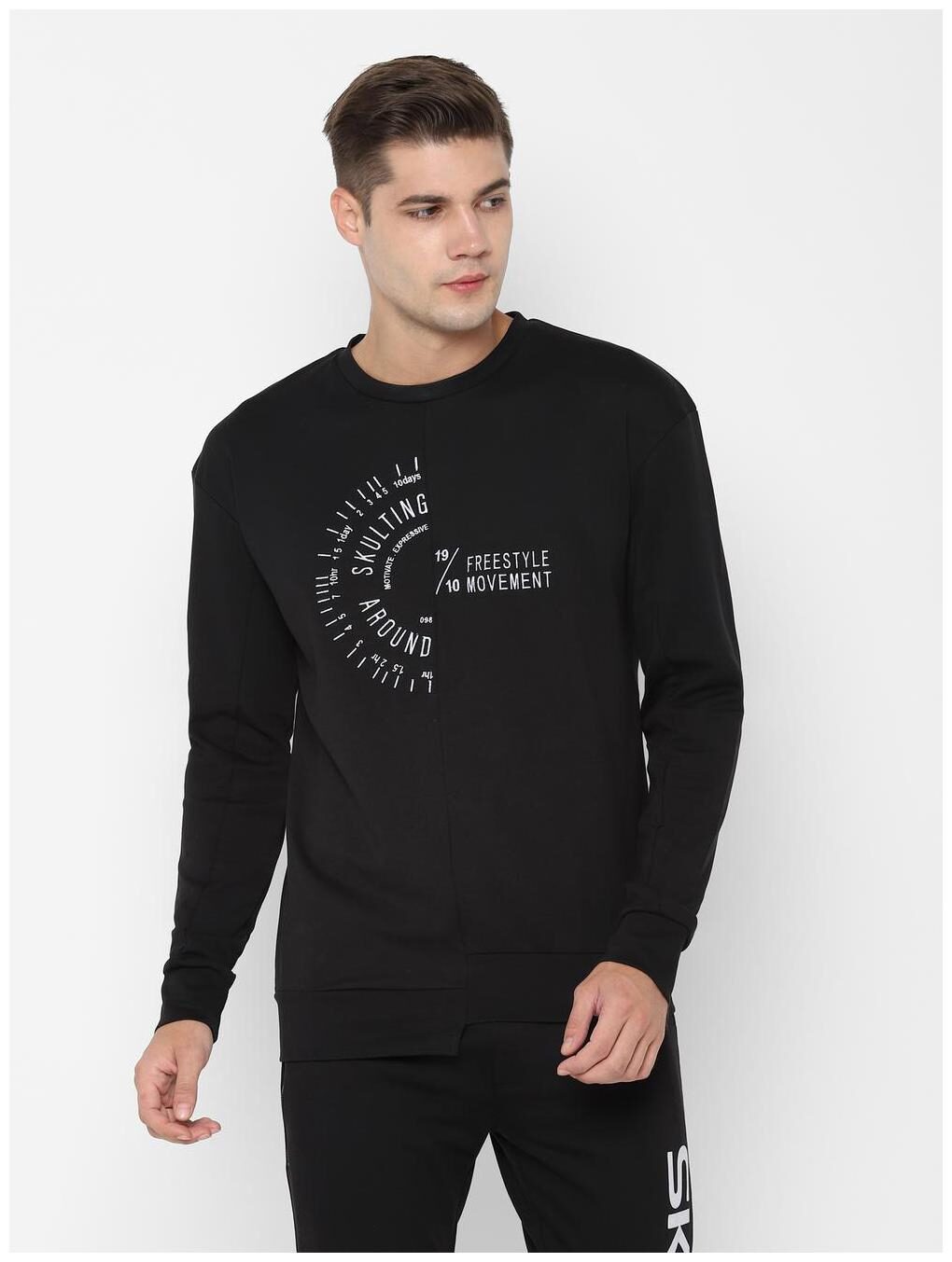

SKULT by Shahid Kapoor Men Black Round neck Sweatshirt