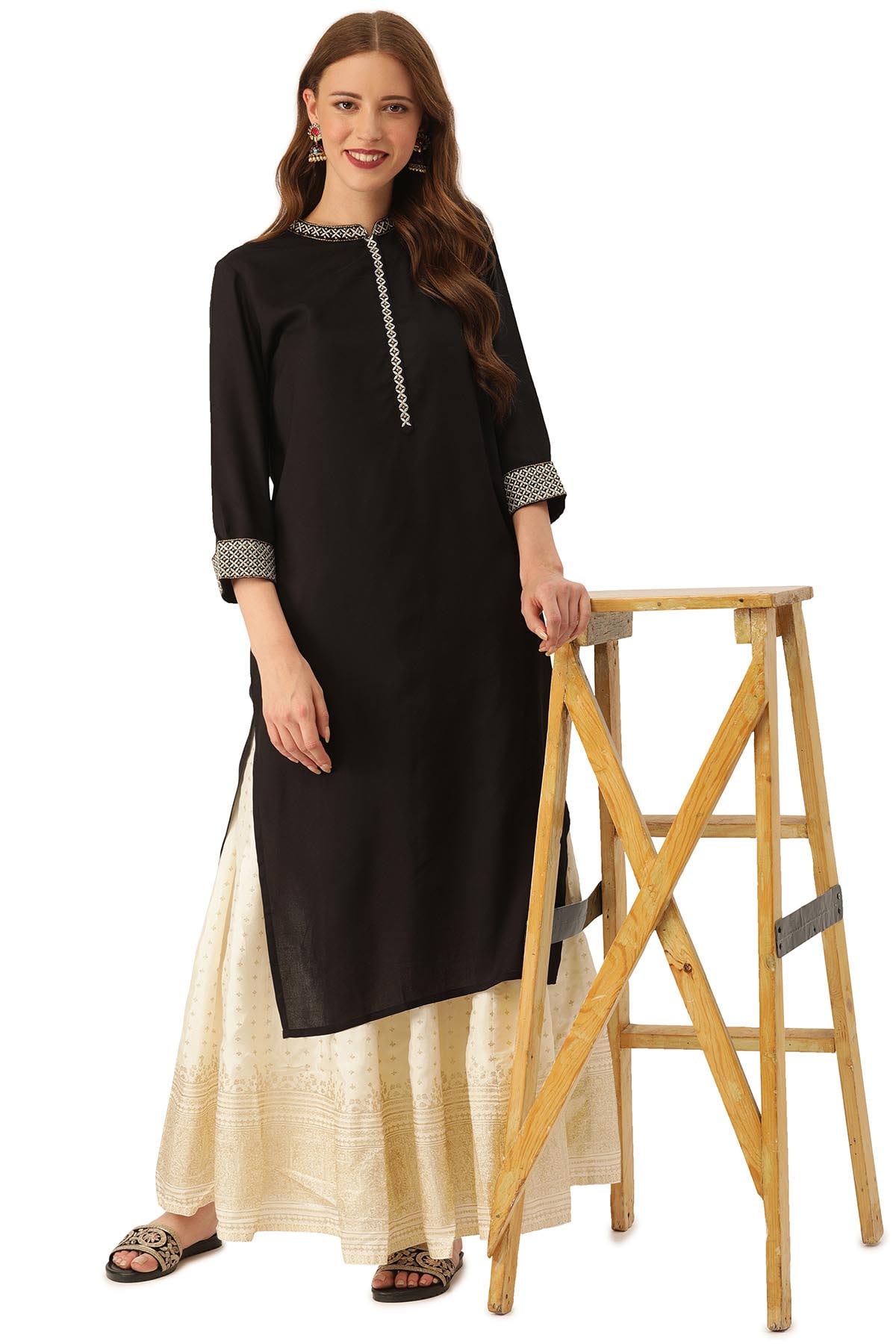 

Soch Women Black Solid Straight Kurta