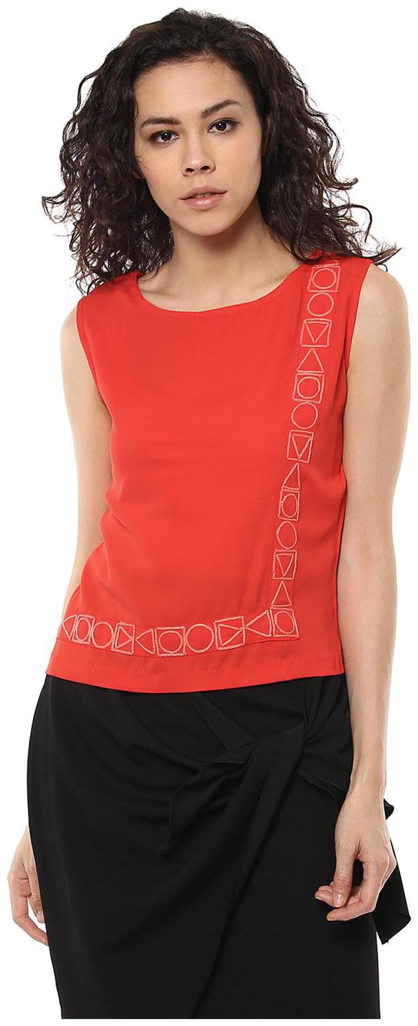 

Soie Embroidered With Side Tie Up