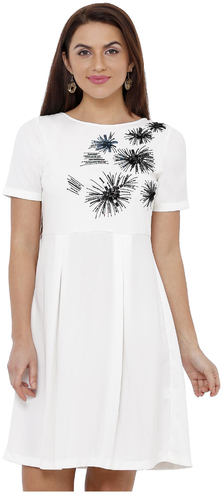 

Soie White Solid Fit flare dress